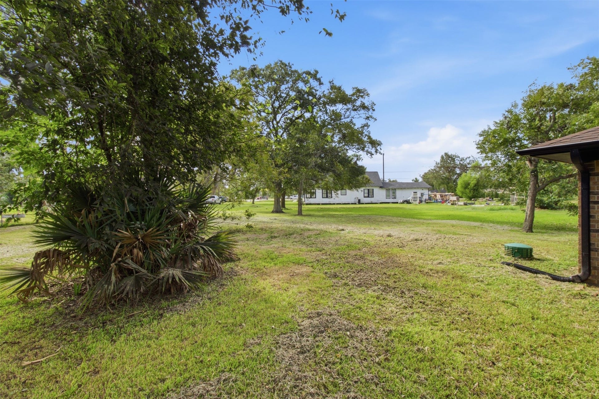 110 S Bow Drive, Jones Creek, TX 77541 110 S Bow Drive, Jones Creek, TX 77541