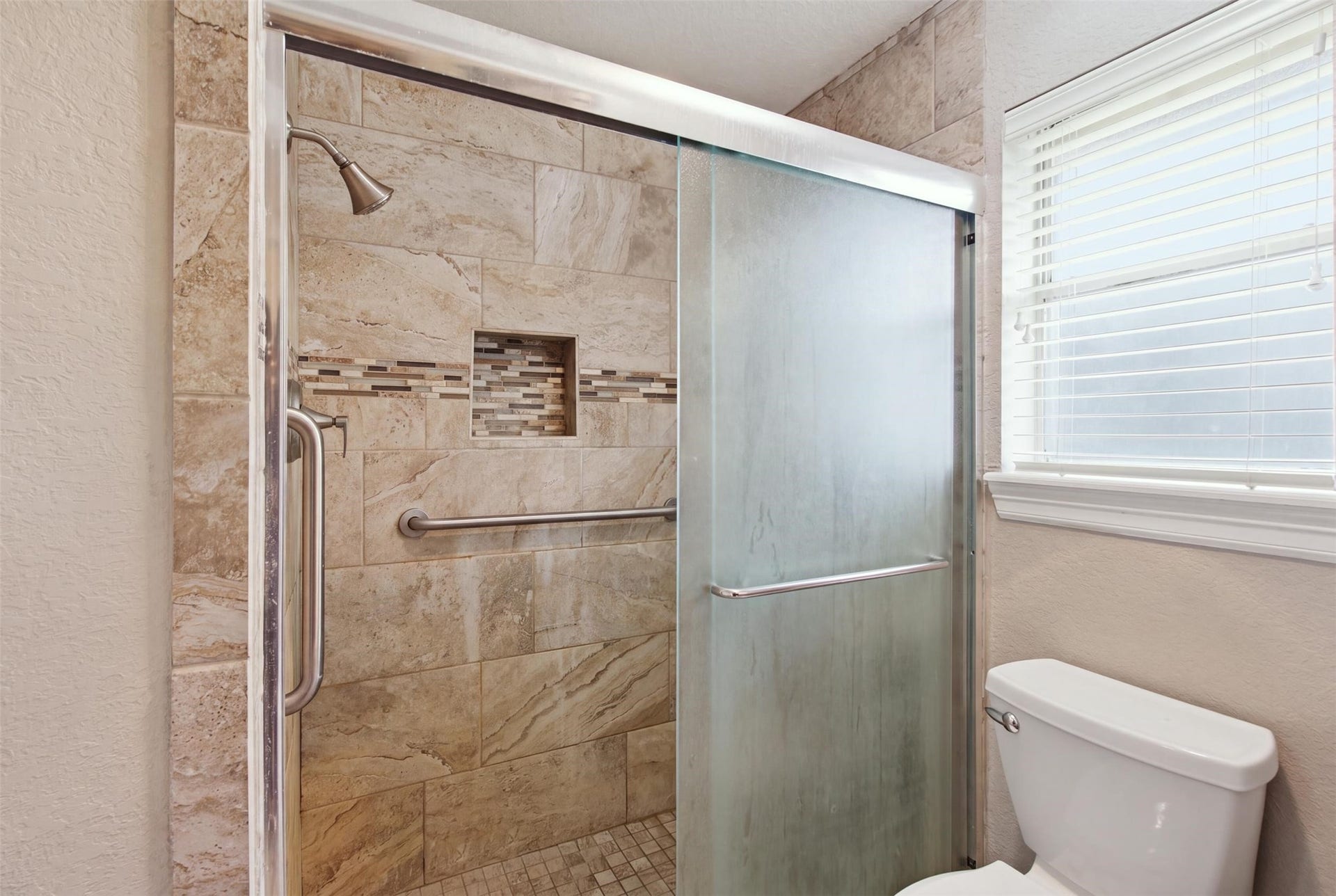 110 S Bow Drive, Jones Creek, TX 77541 Primary Bathroom