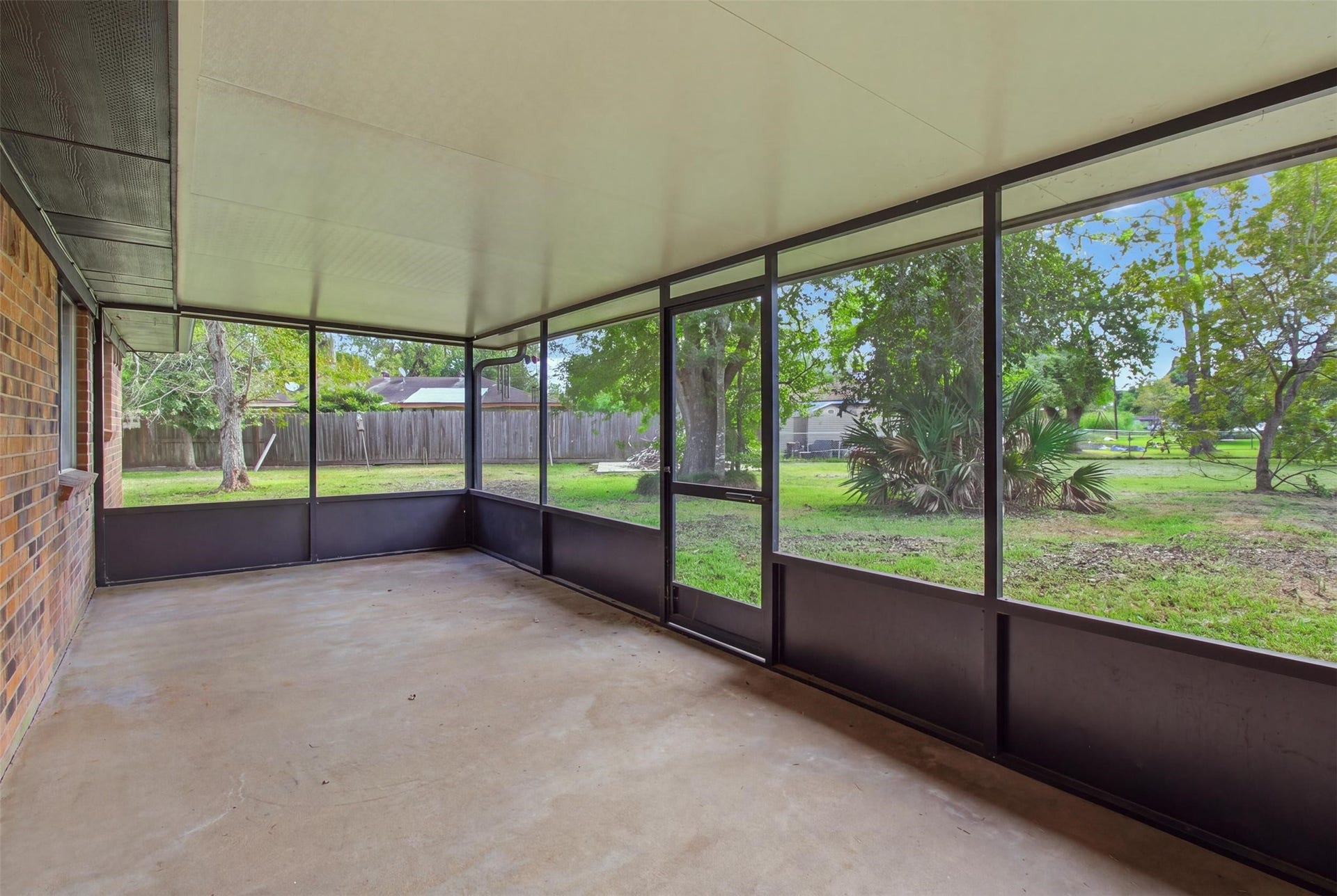 110 S Bow Drive, Jones Creek, TX 77541 Large Screened in back patio