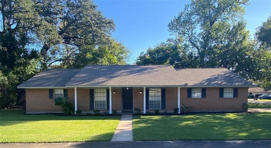 Property photo for 102 Mulberry Street, Lake Jackson, TX