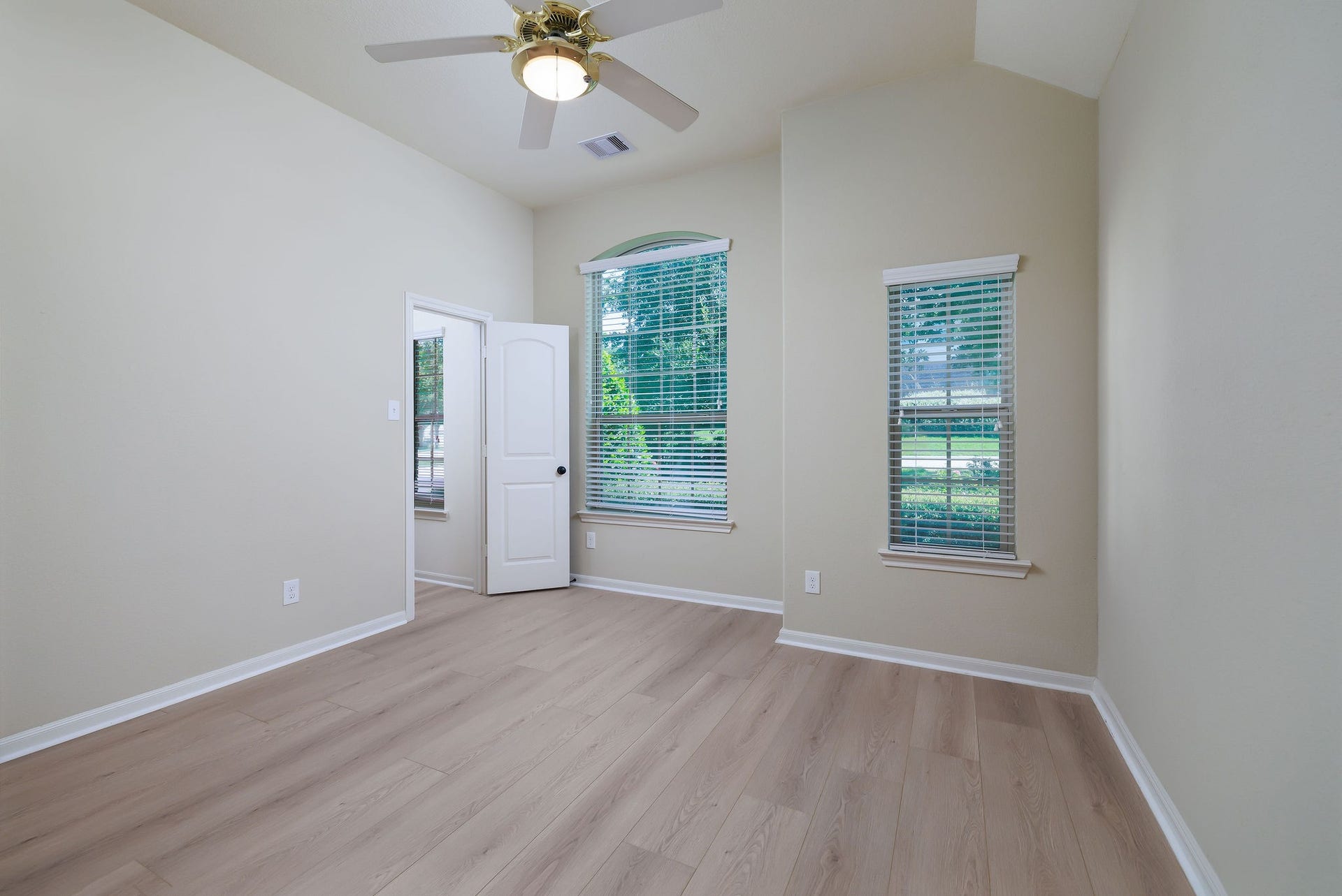 3573 Falcon Way, Conroe, TX 77304 3573 Falcon Way, Conroe, TX 77304