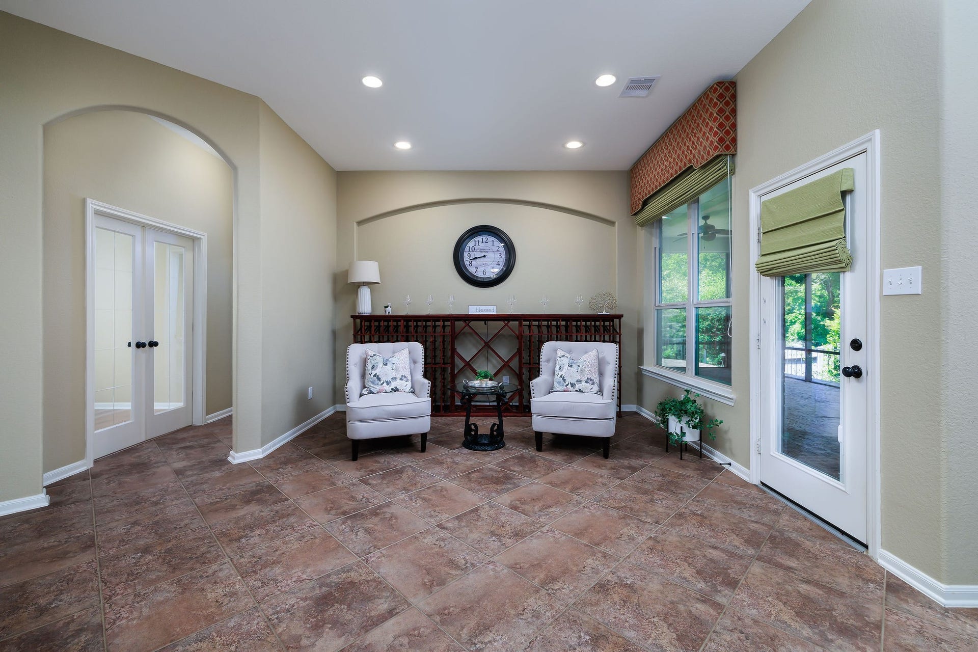3573 Falcon Way, Conroe, TX 77304 Virtually staged living room