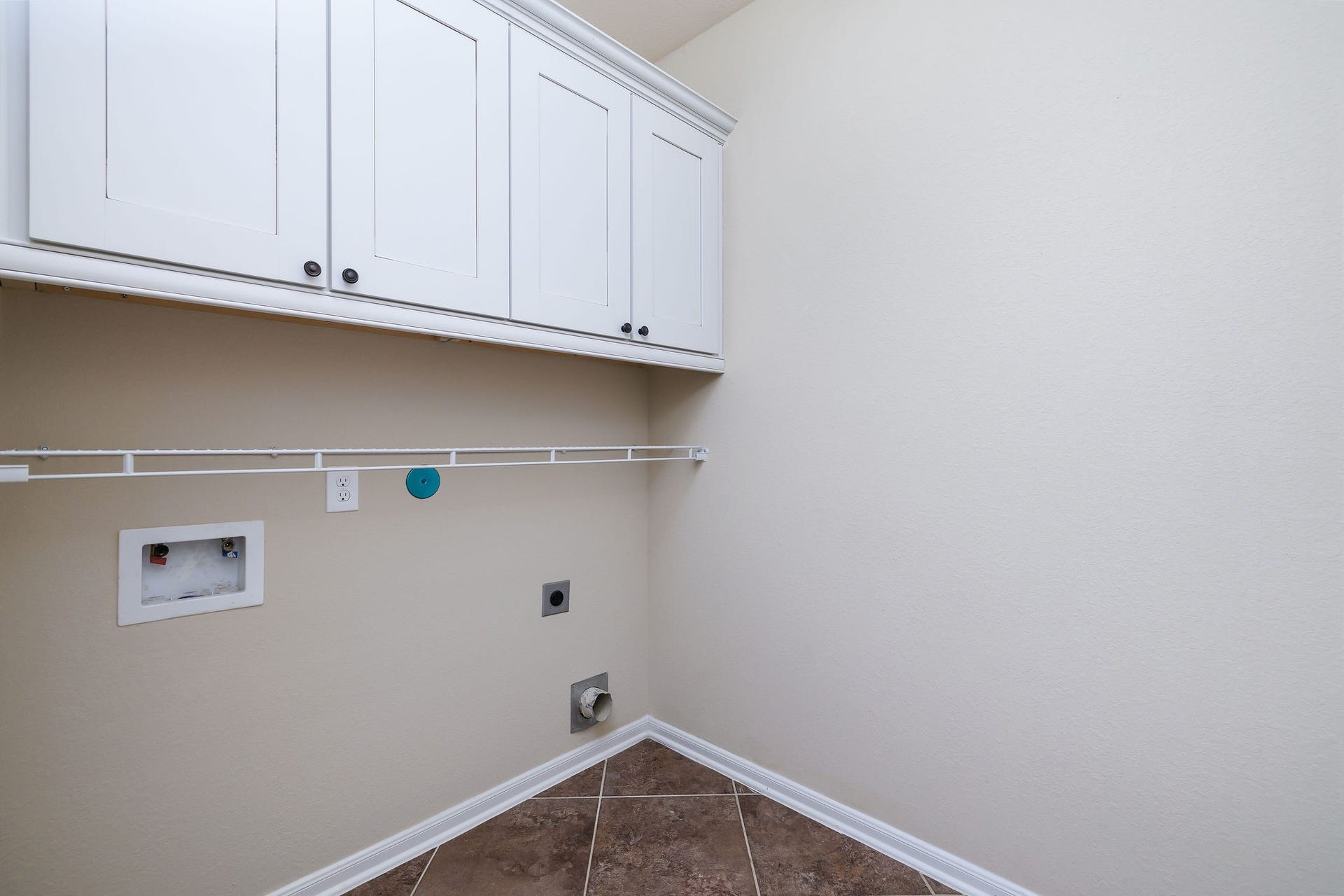 3573 Falcon Way, Conroe, TX 77304 3573 Falcon Way, Conroe, TX 77304