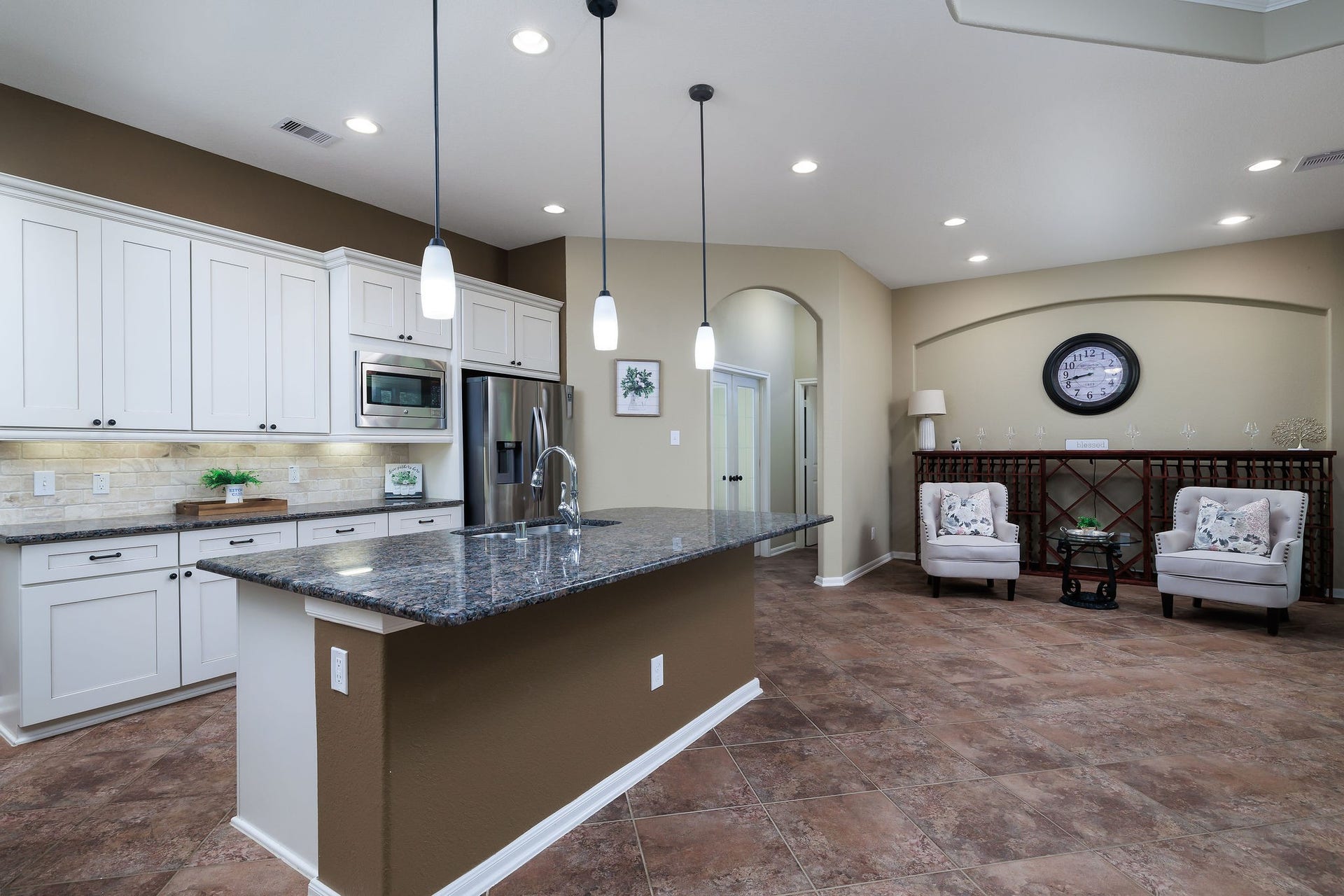 3573 Falcon Way, Conroe, TX 77304 Virtually staged living room