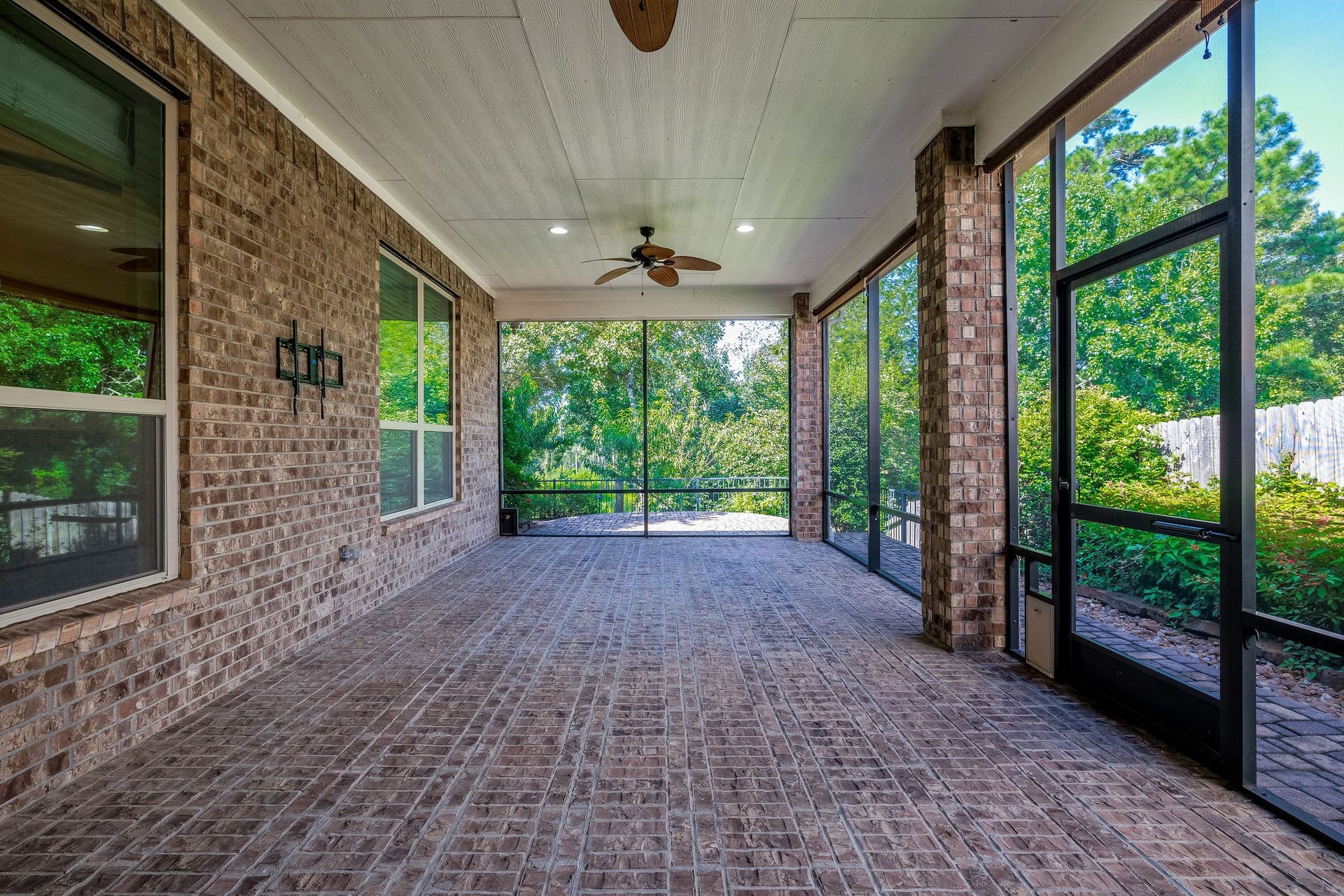 3573 Falcon Way, Conroe, TX 77304 3573 Falcon Way, Conroe, TX 77304