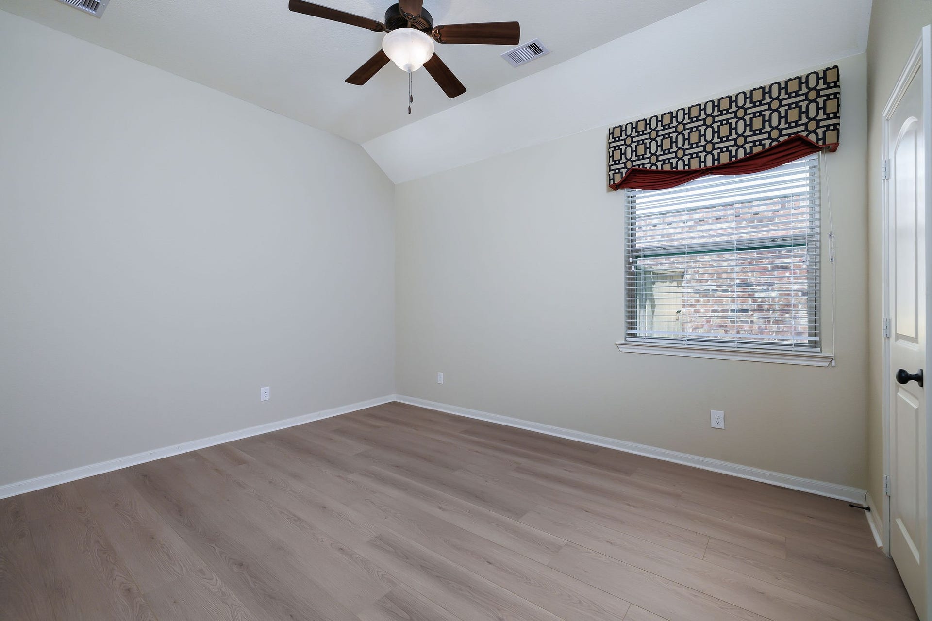 3573 Falcon Way, Conroe, TX 77304 3573 Falcon Way, Conroe, TX 77304