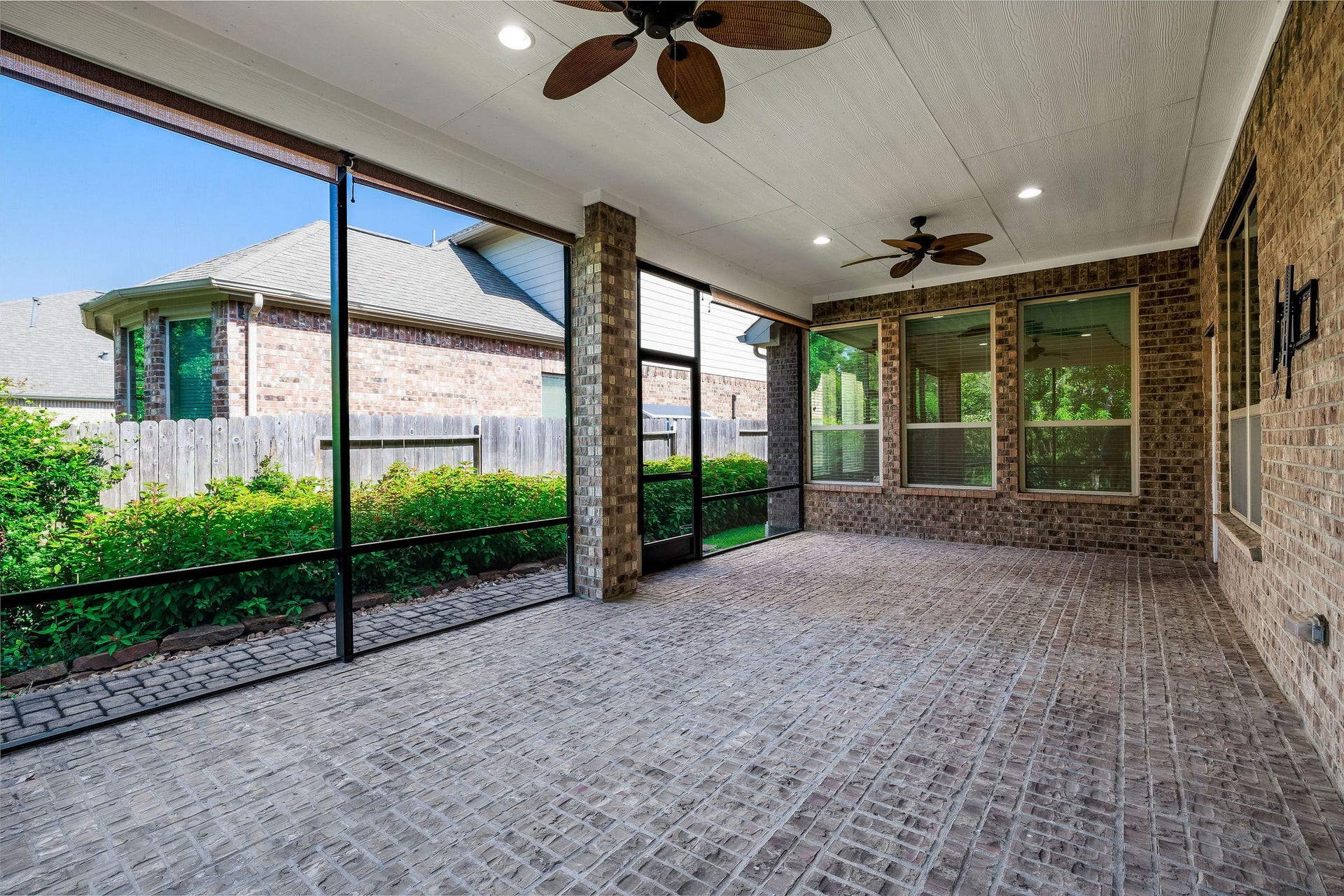 3573 Falcon Way, Conroe, TX 77304 3573 Falcon Way, Conroe, TX 77304