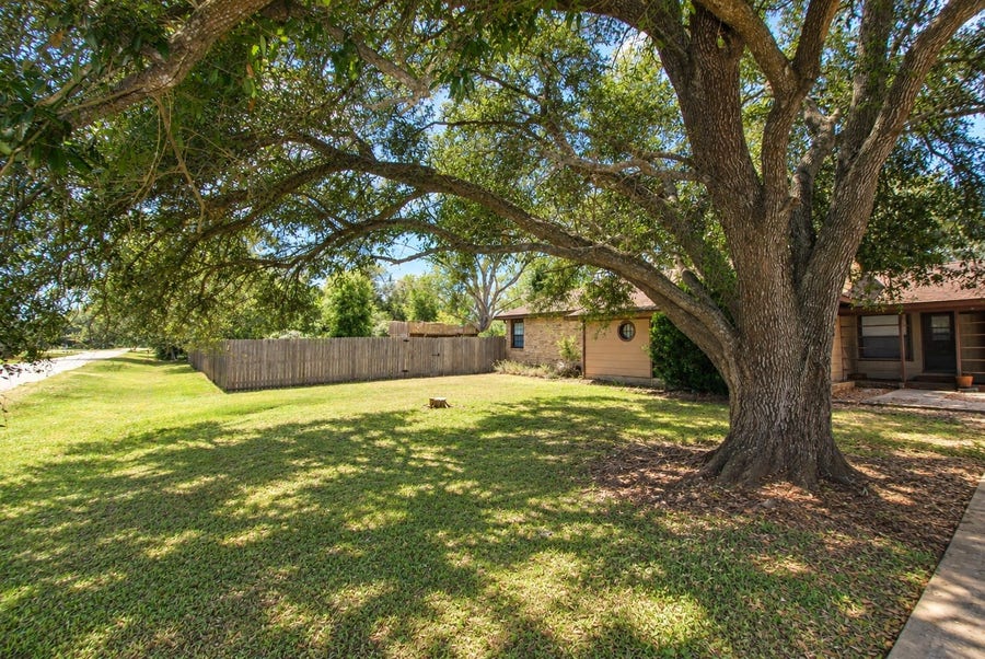 Property photo for 3706 College Street, Damon, TX