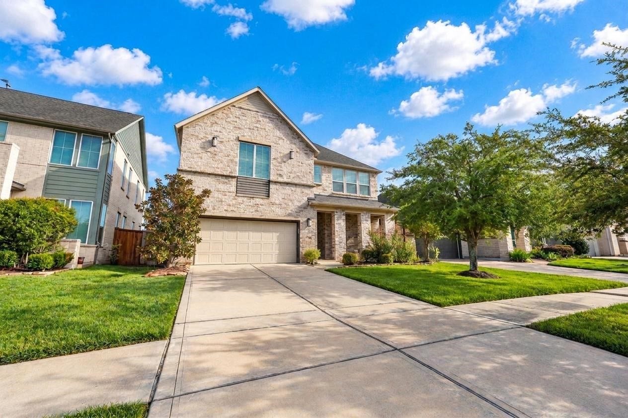 13211 Terania Cliff Trace, Houston, TX 77059 13211 Terania Cliff Trace, Houston, TX 77059