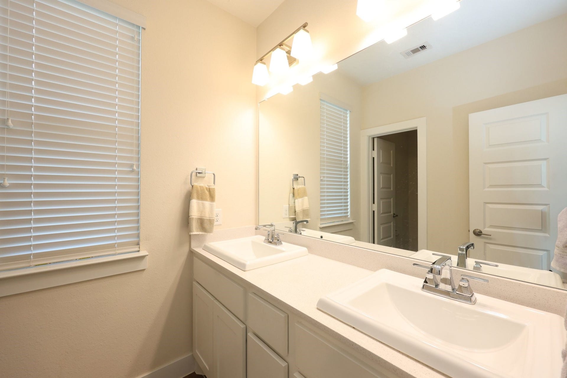 13211 Terania Cliff Trace, Houston, TX 77059 13211 Terania Cliff Trace, Houston, TX 77059