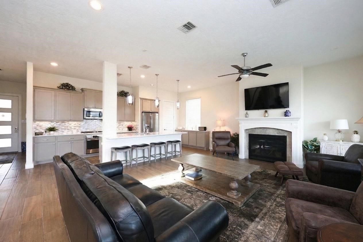 13211 Terania Cliff Trace, Houston, TX 77059 13211 Terania Cliff Trace, Houston, TX 77059