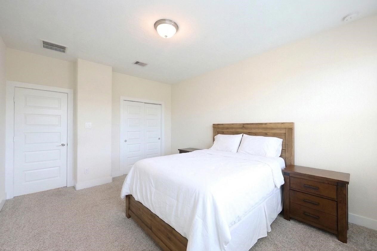 13211 Terania Cliff Trace, Houston, TX 77059 13211 Terania Cliff Trace, Houston, TX 77059