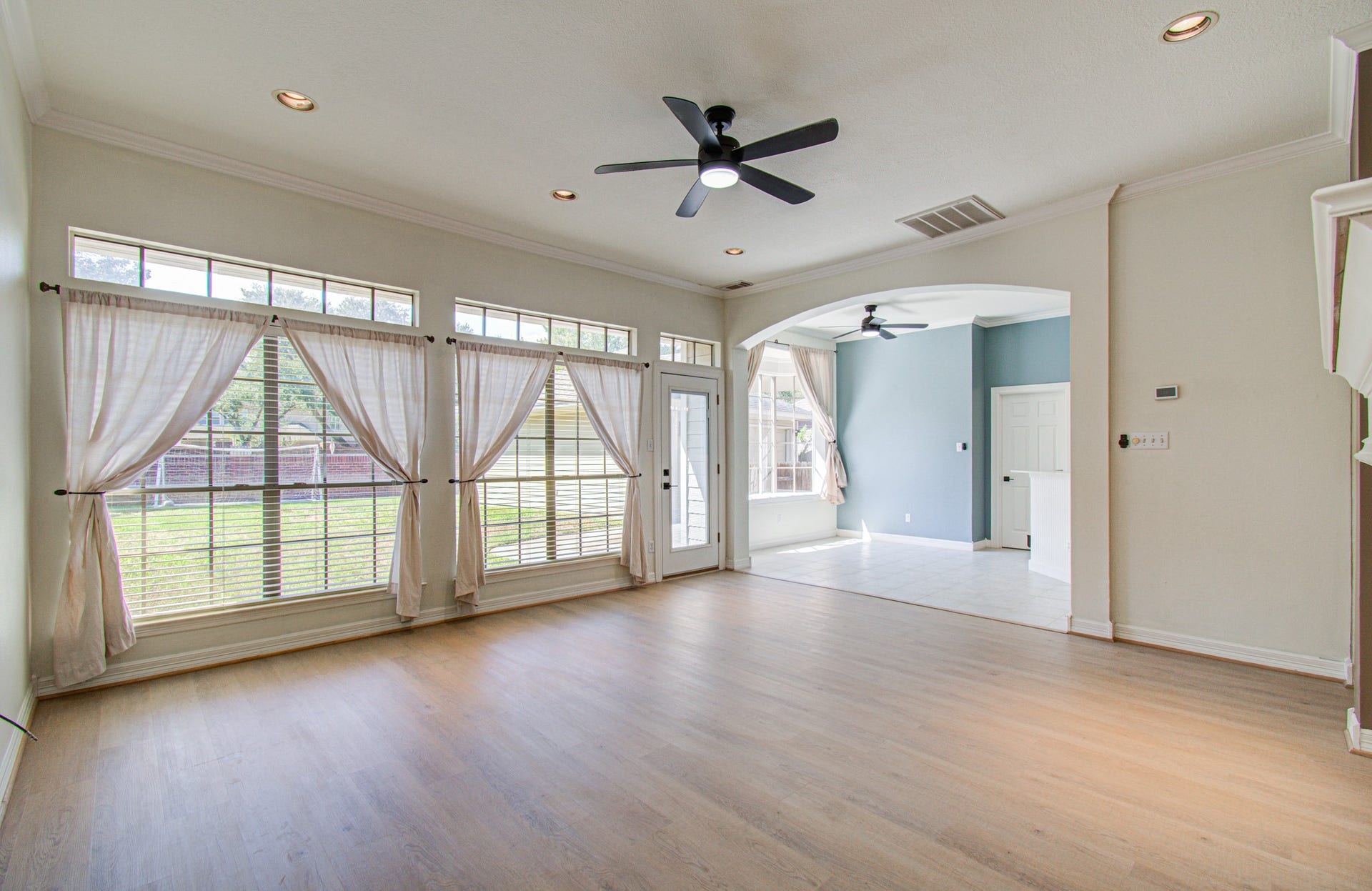 20007 Polly Creek Way, Katy, TX 77450 Family Room looking into the Breakfast Room