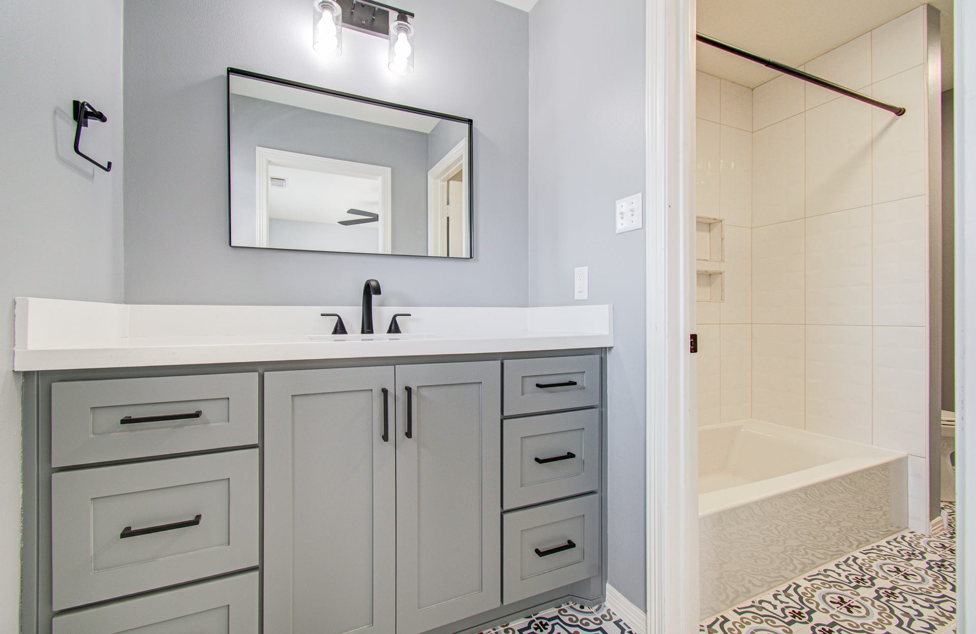 20007 Polly Creek Way, Katy, TX 77450 Beautifully Updated Jack & Jill Vanity
