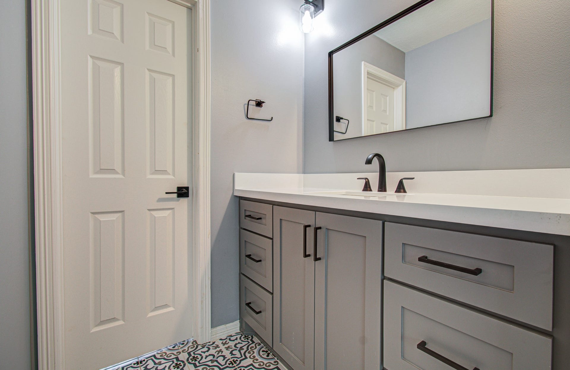 20007 Polly Creek Way, Katy, TX 77450 Beautifully Updated Jack & Jill Vanity