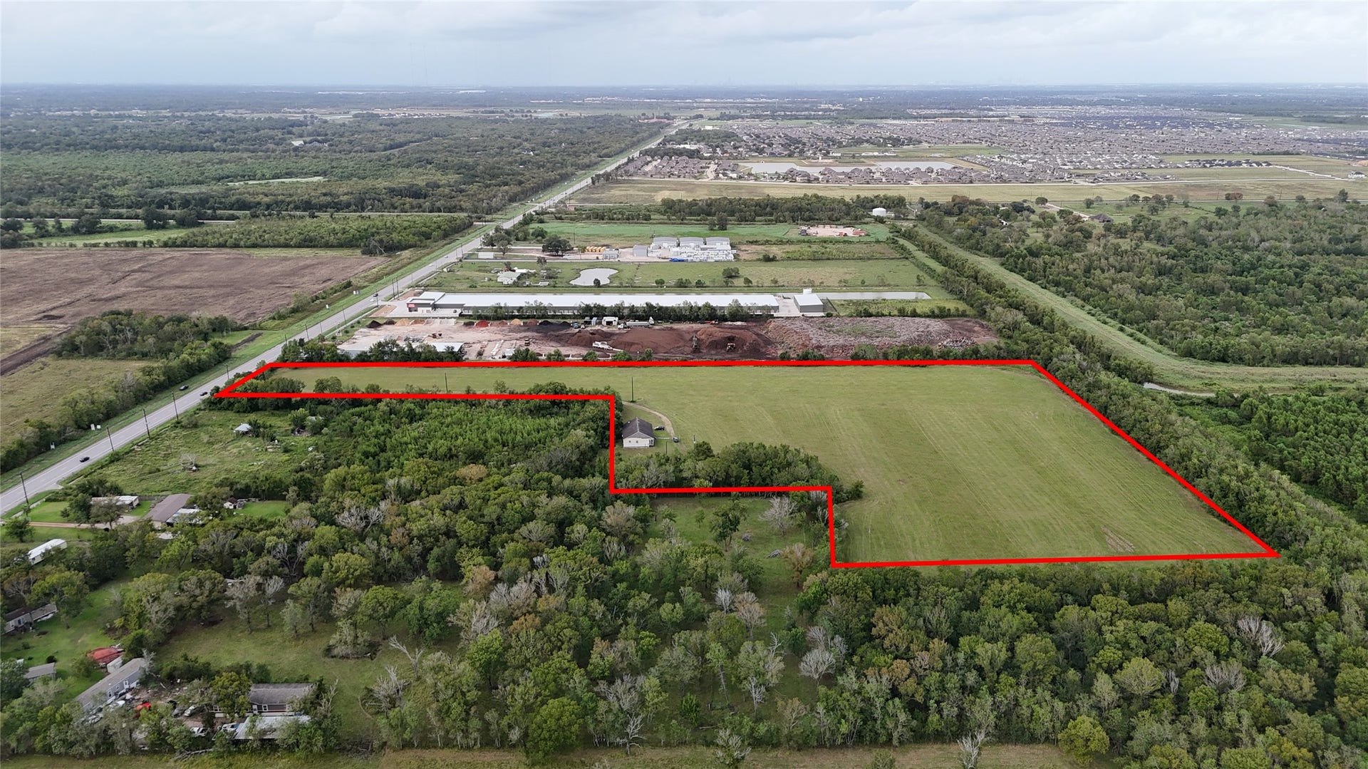 9621 Fm 521 Road, Rosharon, TX 77583 With 17.286 acres of mostly cleared land, the property offers flexibility for a variety of potential uses, including commercial development, residential communities, private estates, agricultural operations, or investment opportunities.
