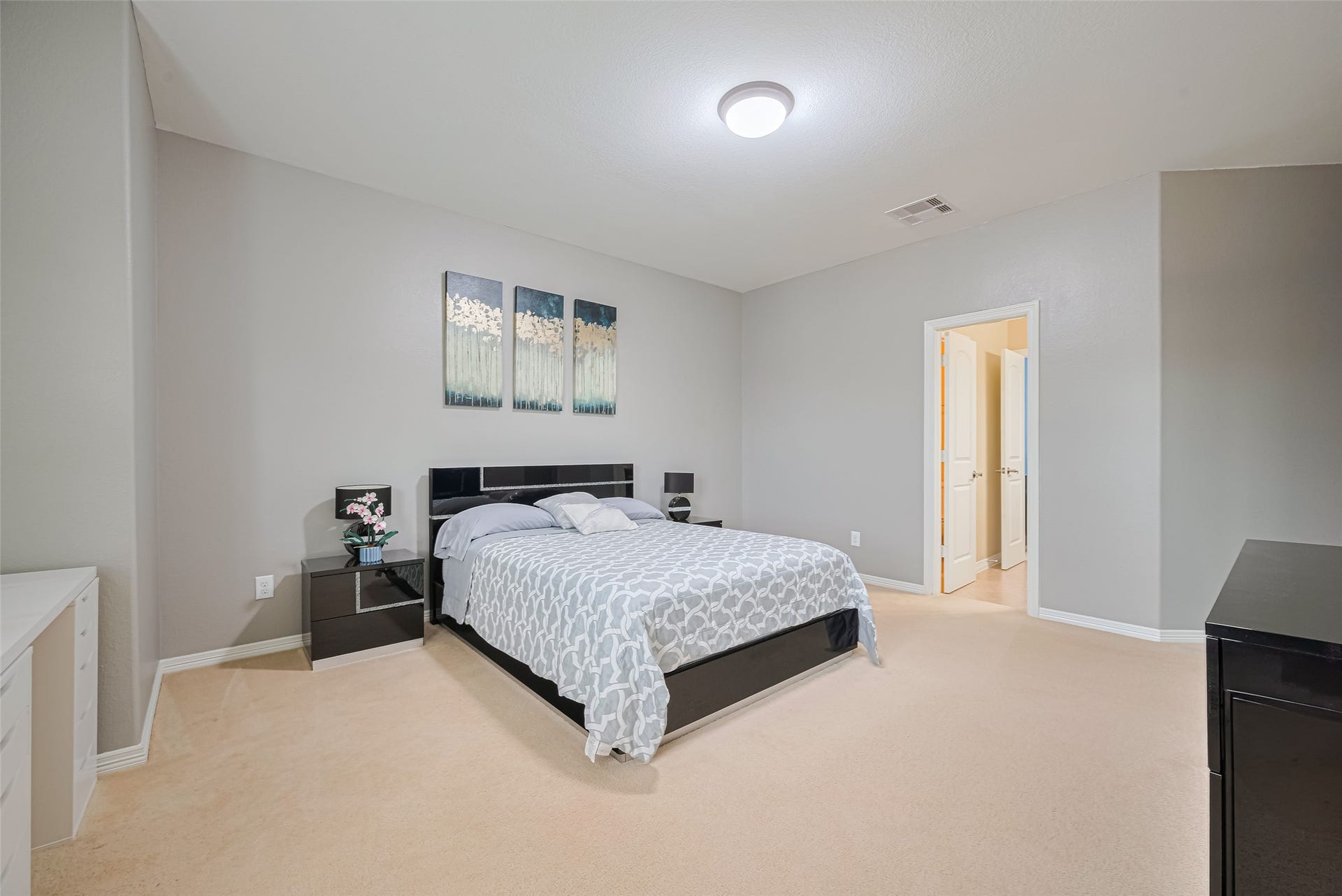 4722 Burclare Court, Sugar Land, TX 77479 Another view of the spacious third bedroom, highlighting the generous layout, neutral finishes, and comfortable sleeping area.