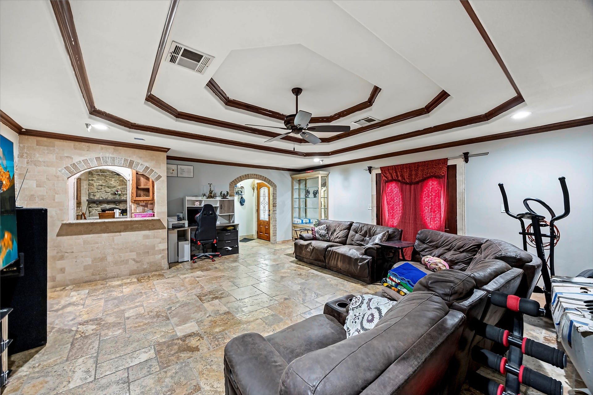 2127 Maurine Street, Houston, TX 77039 Living Space