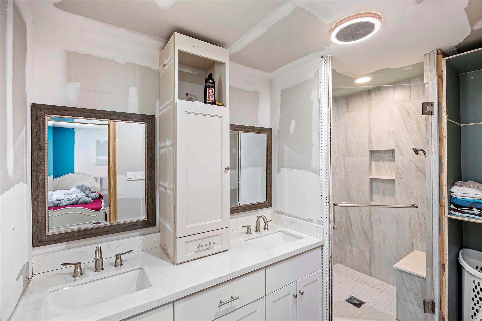 2127 Maurine Street, Houston, TX 77039 Primary Bath