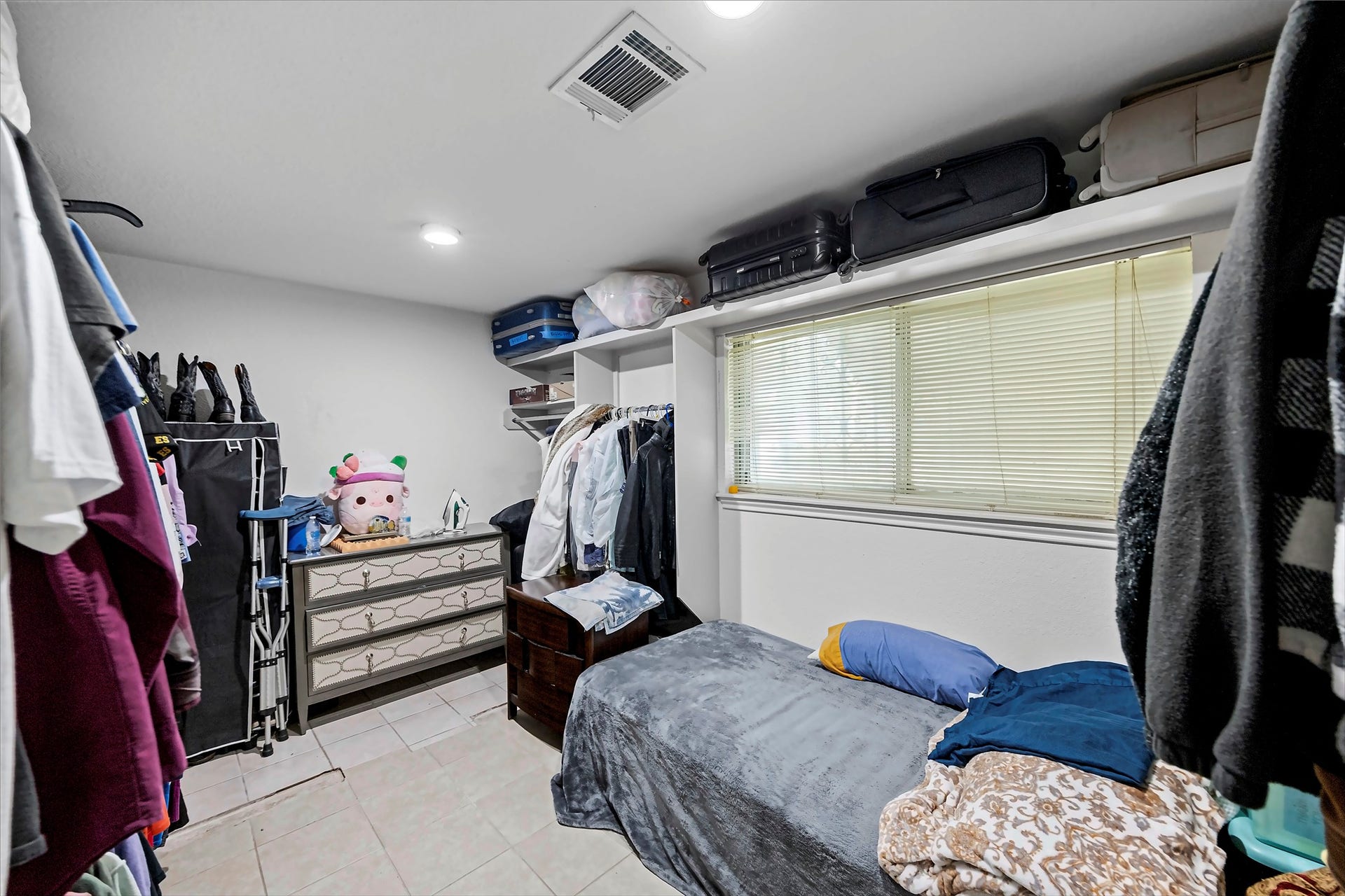 2127 Maurine Street, Houston, TX 77039 Over Sized Primary closet!