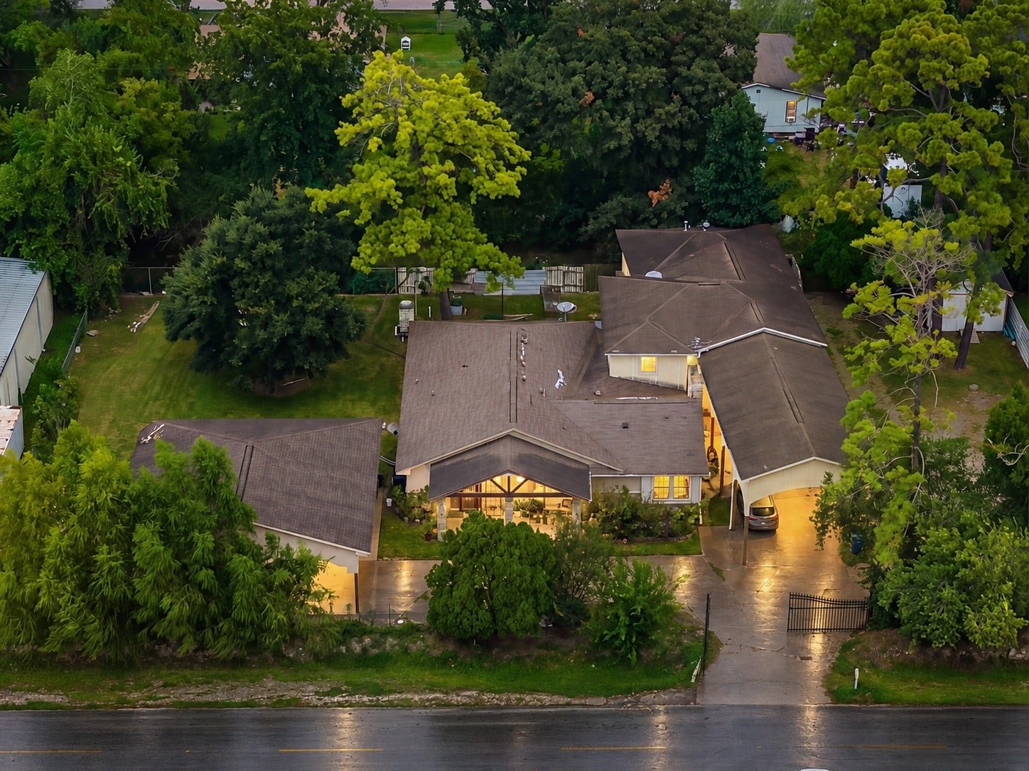 2127 Maurine Street, Houston, TX 77039 Welcome to 2127 Maurine St!