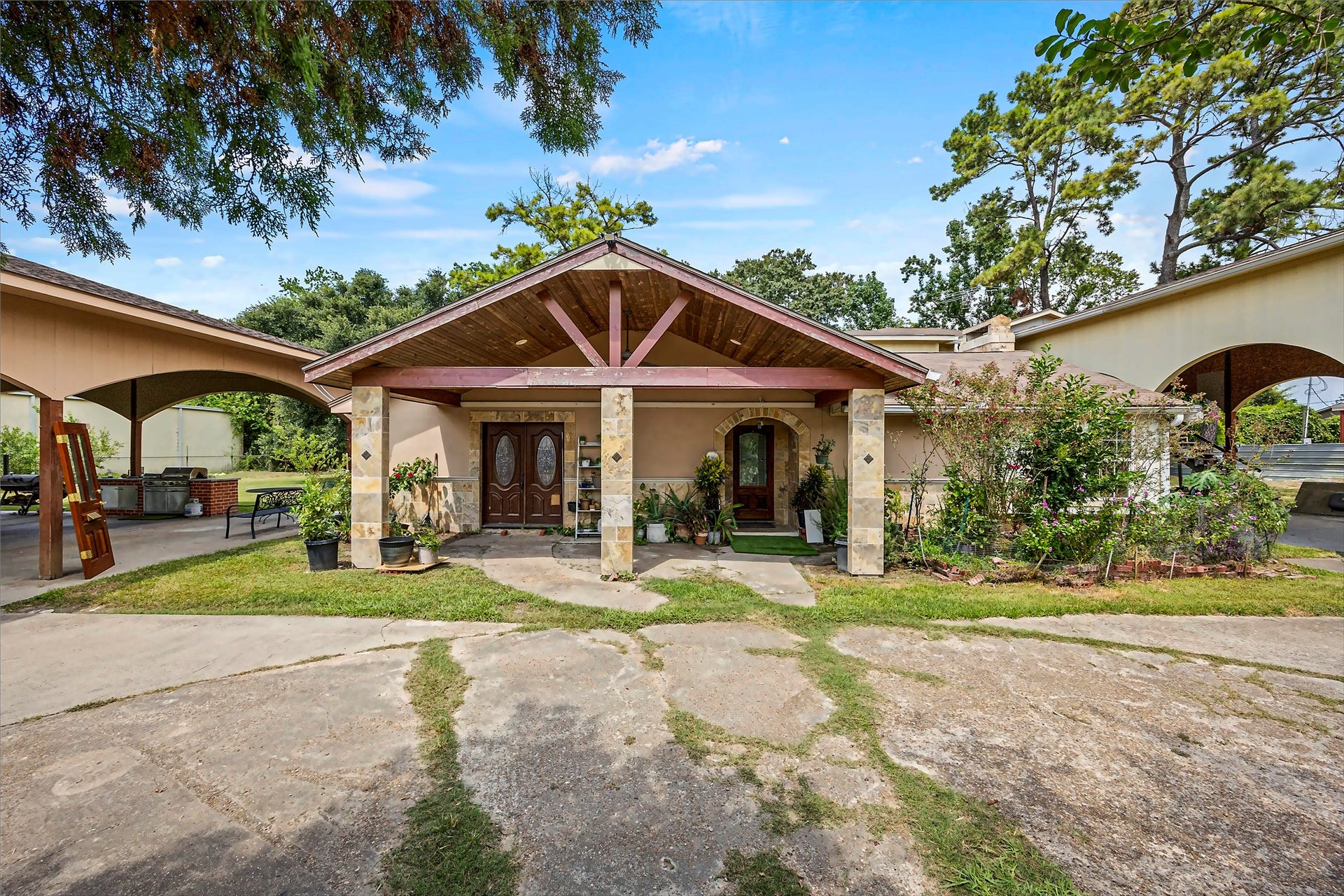 2127 Maurine Street, Houston, TX 77039 Covered Main Entrance!