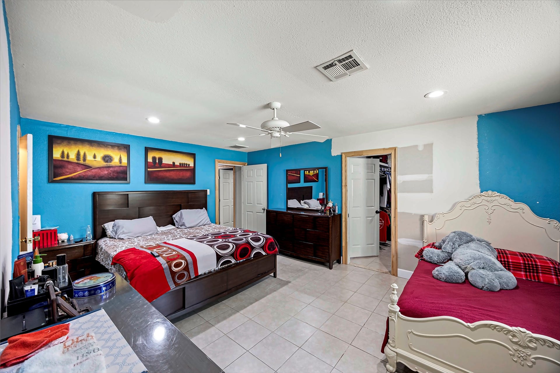 2127 Maurine Street, Houston, TX 77039 Over sized PPrimary Bedroom
