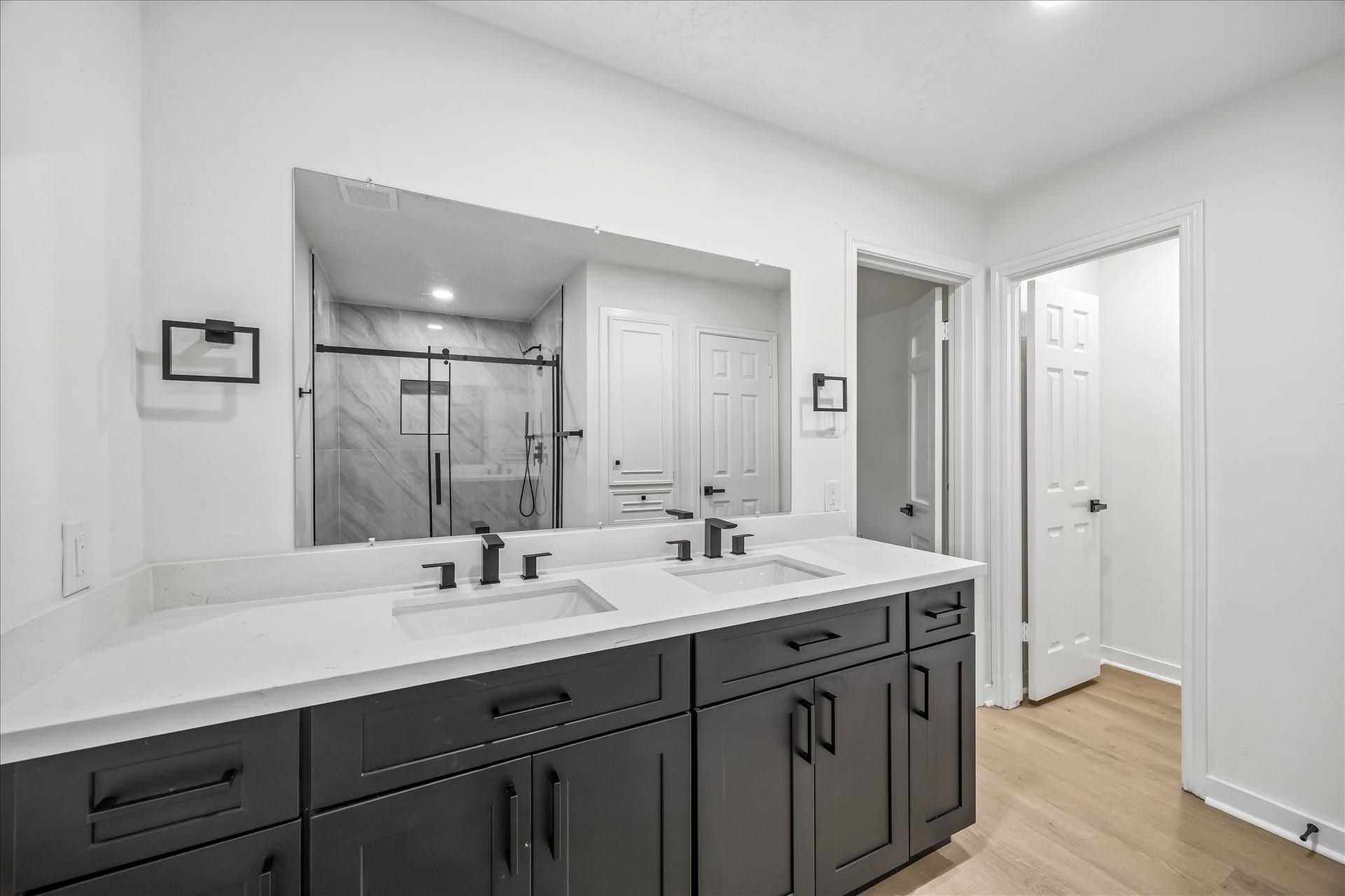 3430 Sycamore Shadows Drive, Kingwood, TX 77339 Spacious primary bath