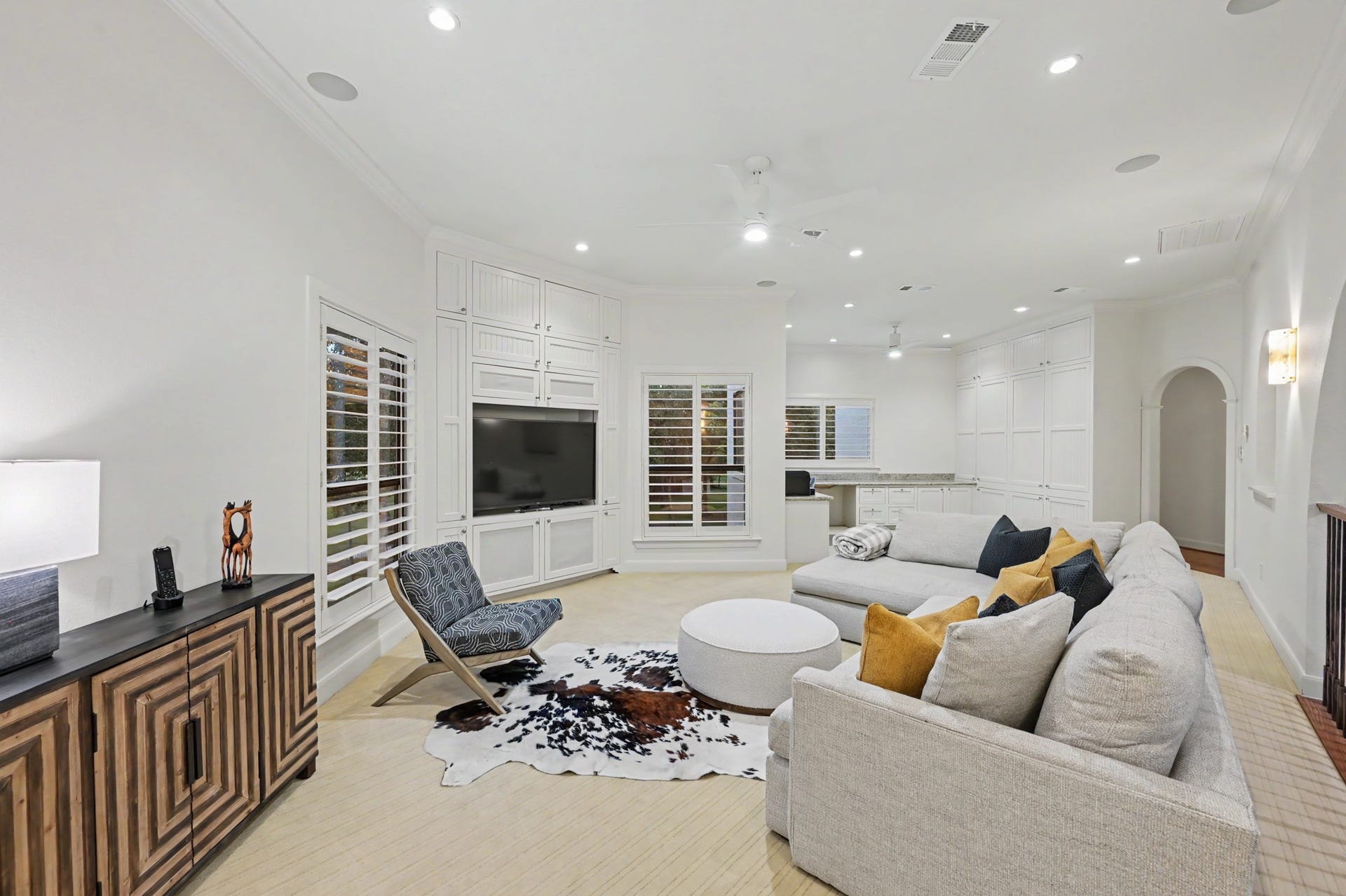 Large gameroom upstairs which can double as a cinema room