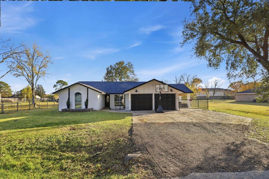 Property photo for 2414 Loch Lomond Street, Highlands, TX