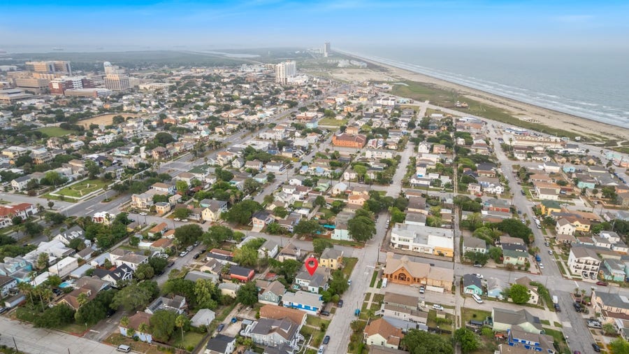 Property photo for 1312 Avenue L, Galveston, TX