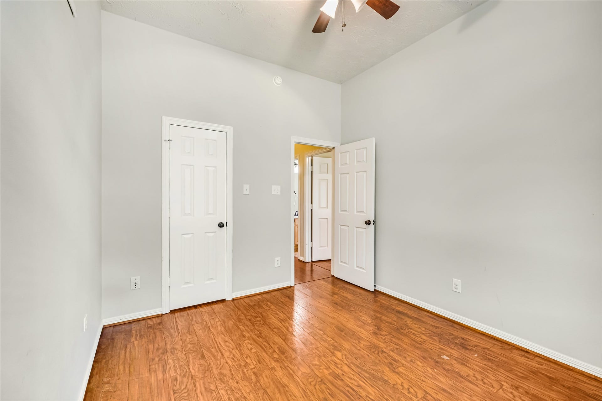 914 Mesquite Drive, Magnolia, TX 77354 Bedroom 3 has a ceiling fan.