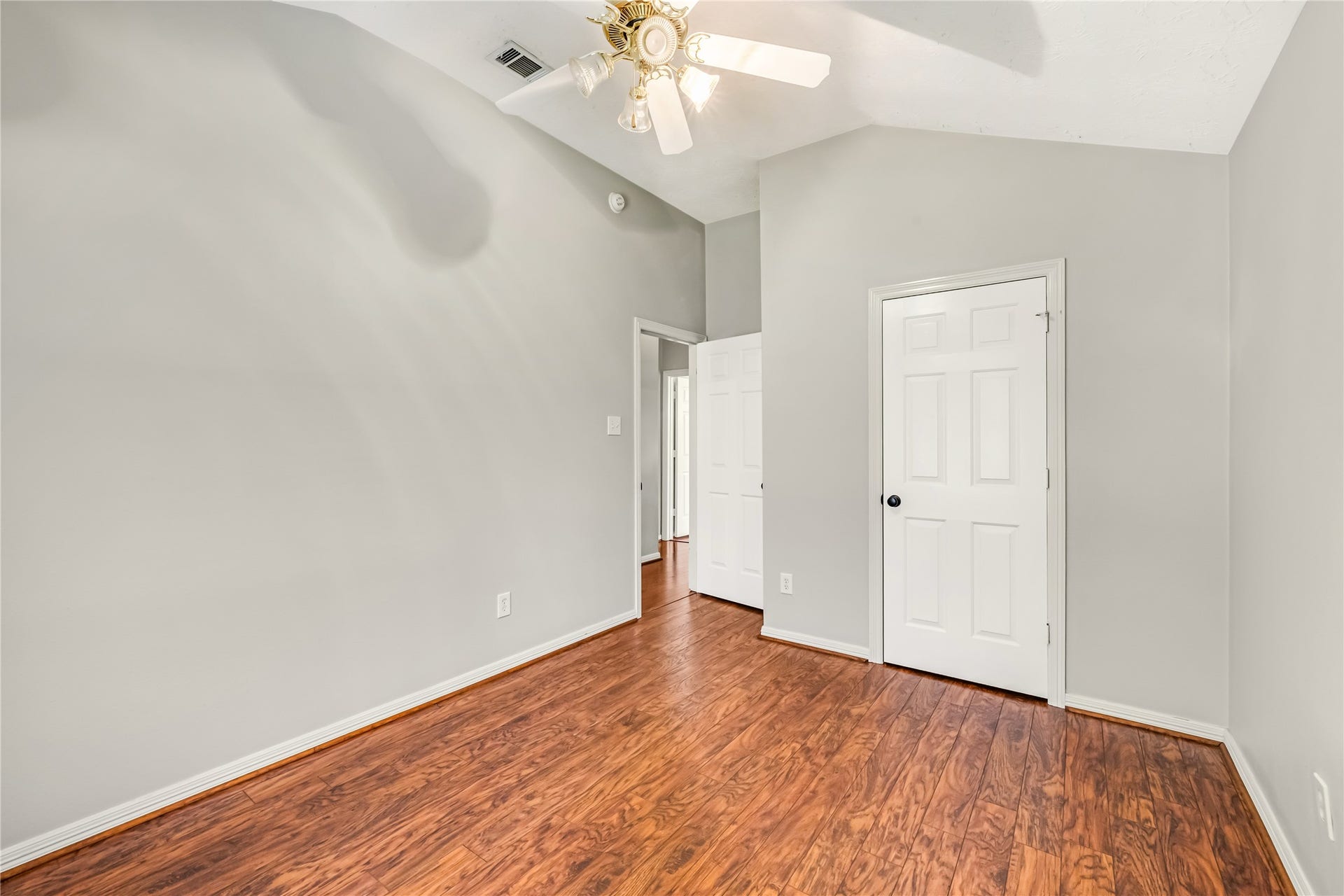 914 Mesquite Drive, Magnolia, TX 77354 Bedroom 2 has a vaulted ceiling