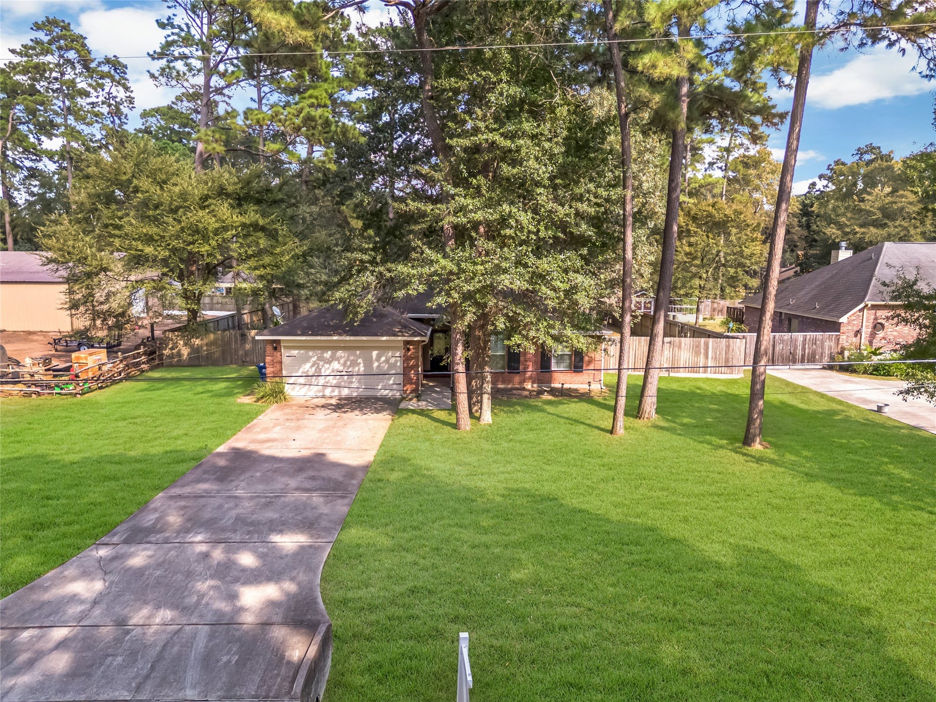 914 Mesquite Drive, Magnolia, TX 77354 Beautiful front yard has a long driveway and mature trees