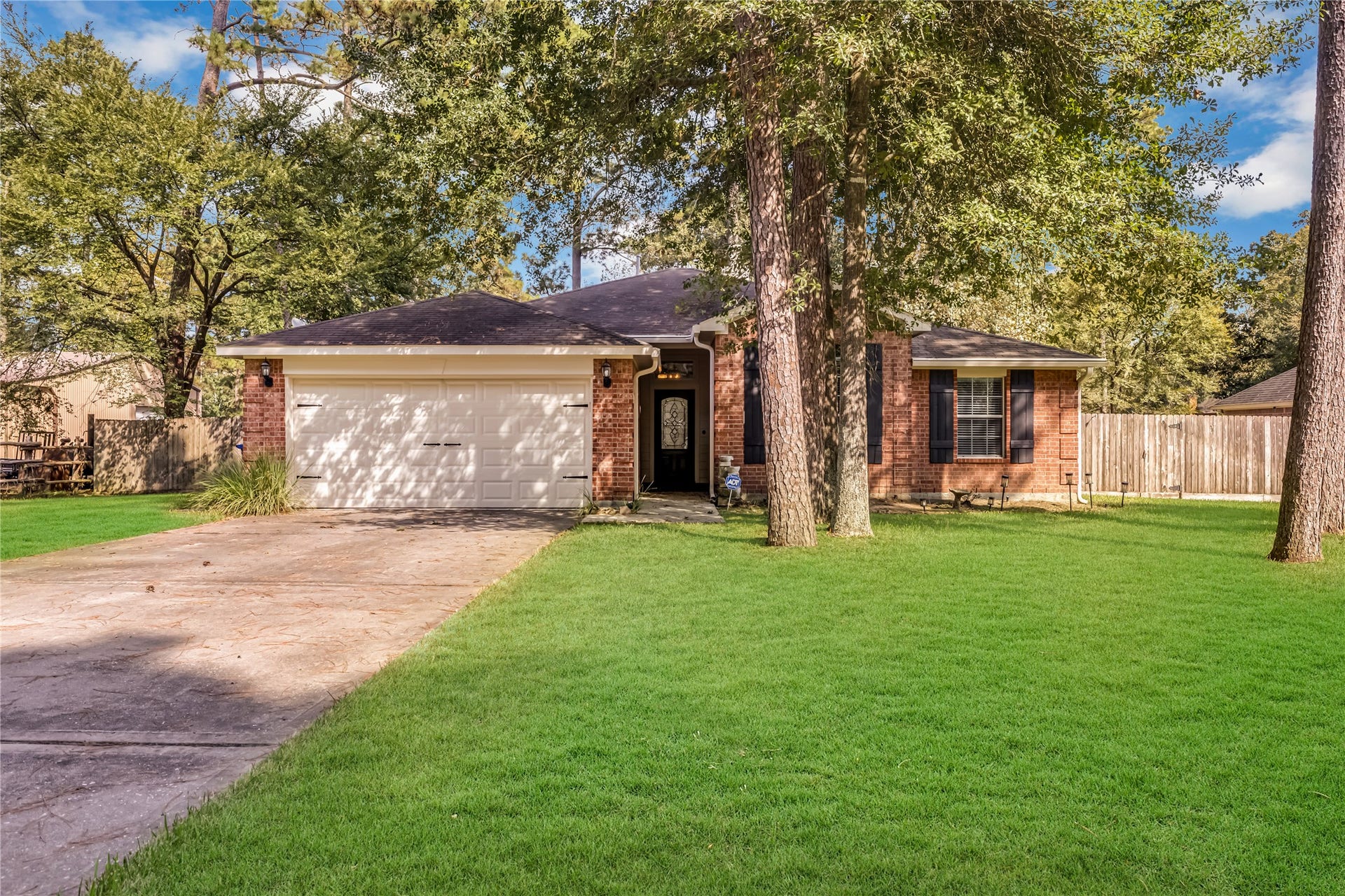 914 Mesquite Drive, Magnolia, TX 77354 The beautifully established Westwood neighborhood is home to 914 Mesquite and it is now available to you!