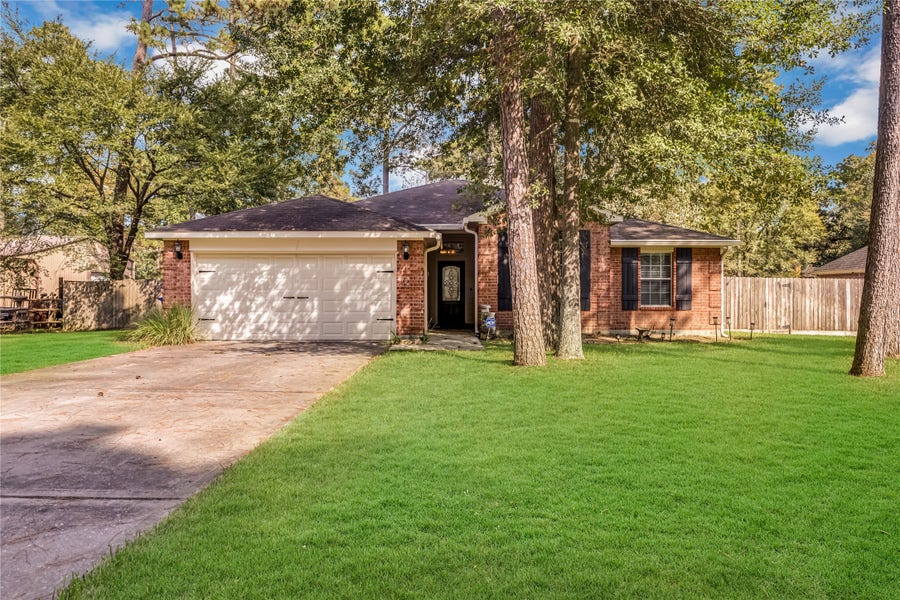 Property photo for 914 Mesquite Drive, Magnolia, TX