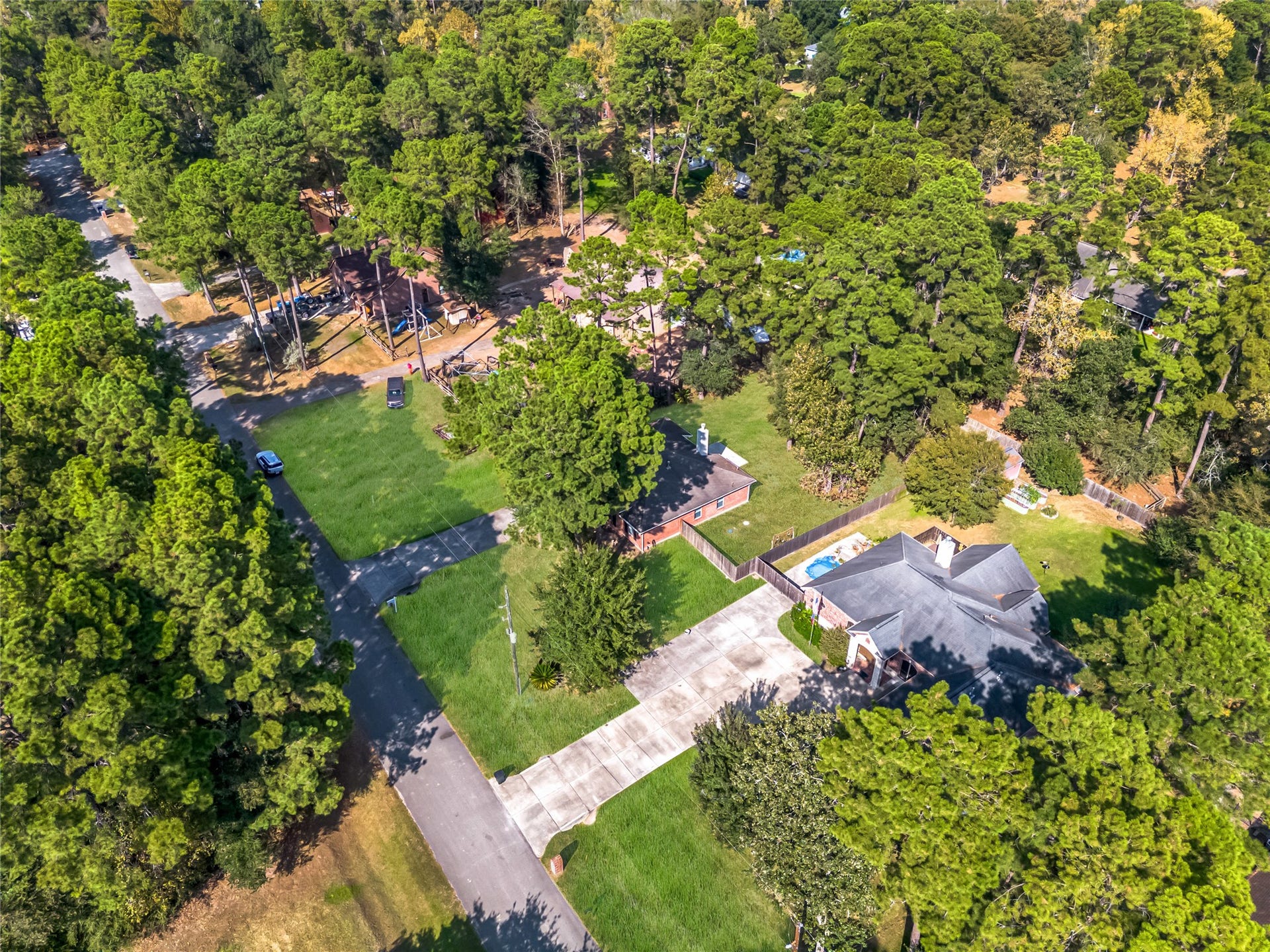 914 Mesquite Drive, Magnolia, TX 77354 Homes are spaced out well in this neighborhood