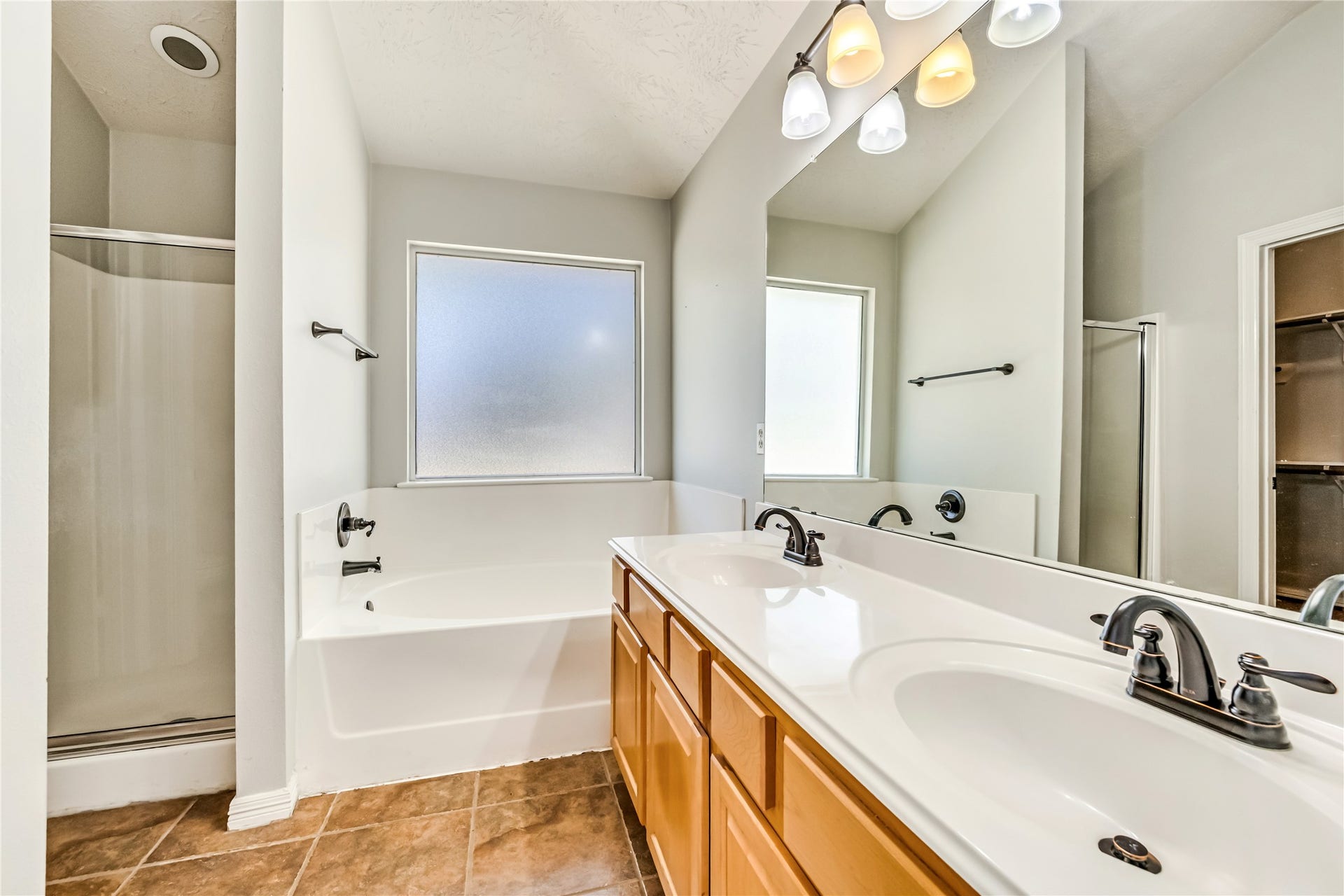 914 Mesquite Drive, Magnolia, TX 77354 En suite has double sinks, a soaking tub for relaxing and lots of storage space.