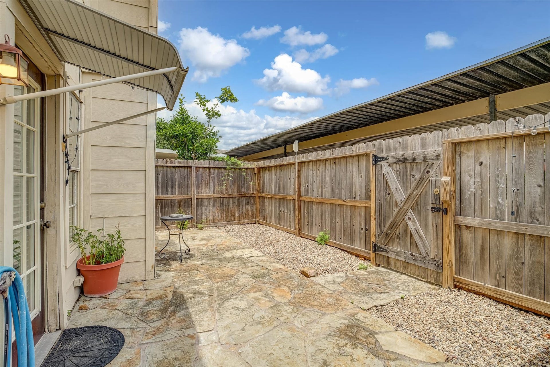 794 Thicket Lane, Houston, TX 77079 another angle of the backyard.