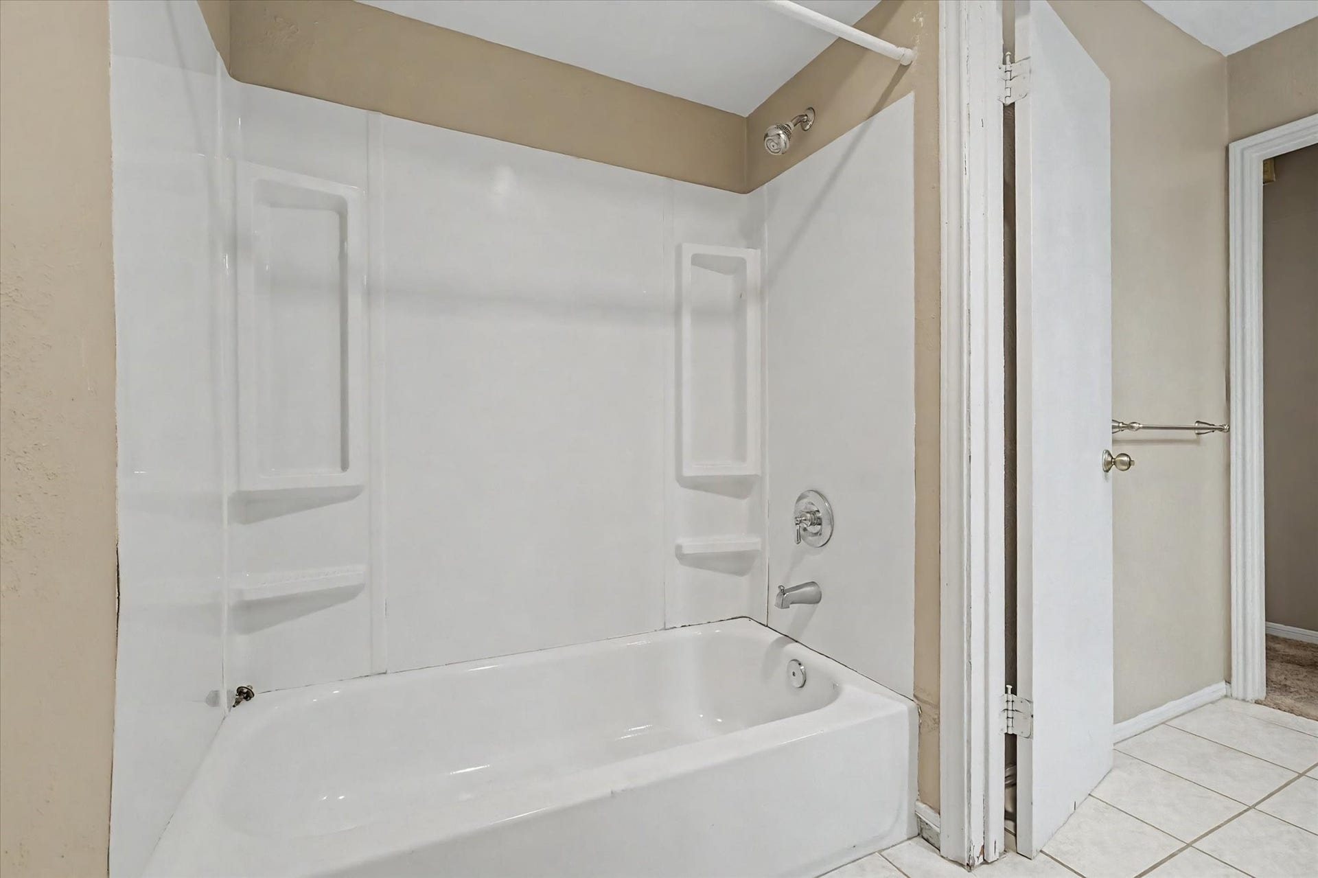 794 Thicket Lane, Houston, TX 77079 Tub and shower combination