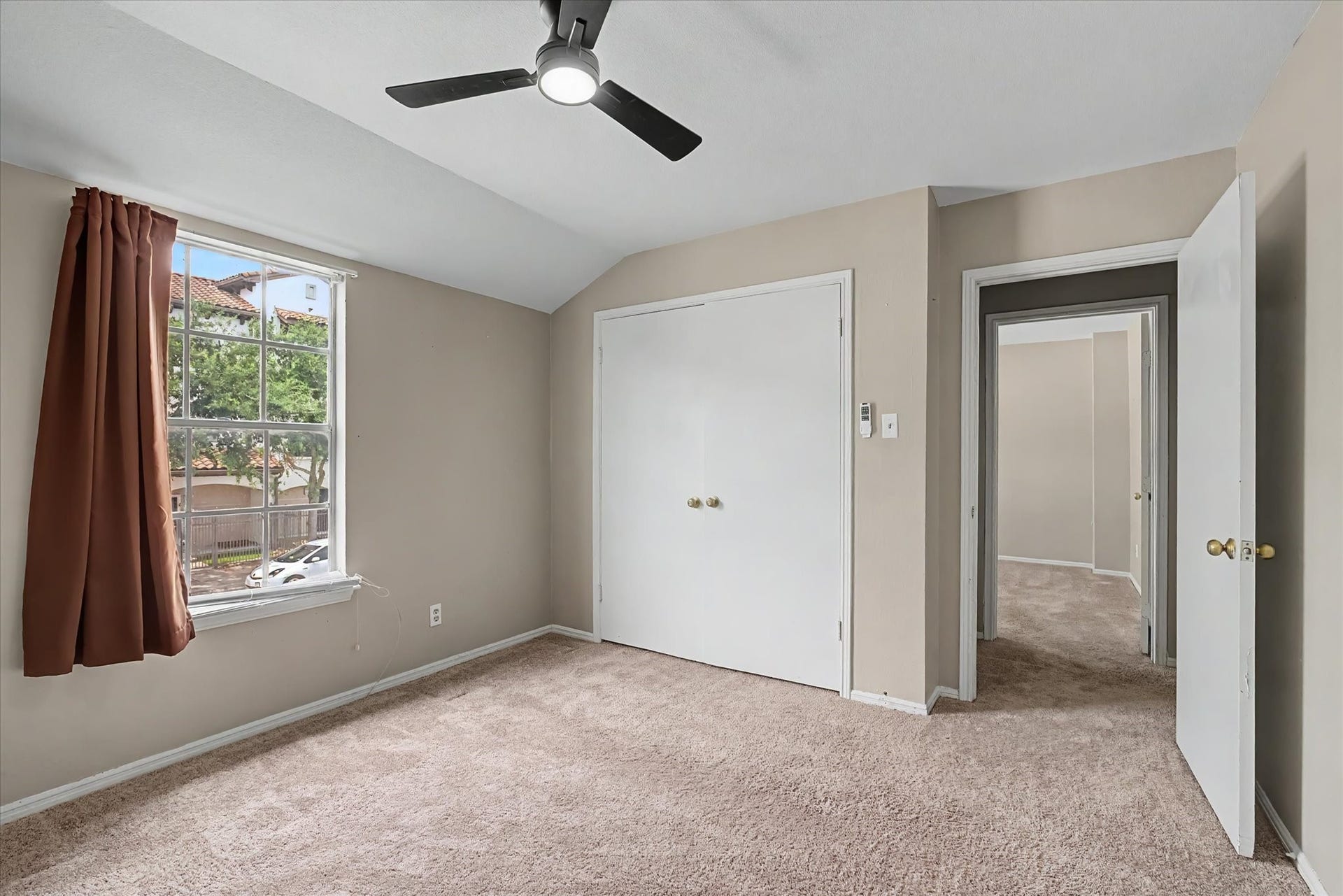 794 Thicket Lane, Houston, TX 77079 Another angle of the secondary bedroom.
