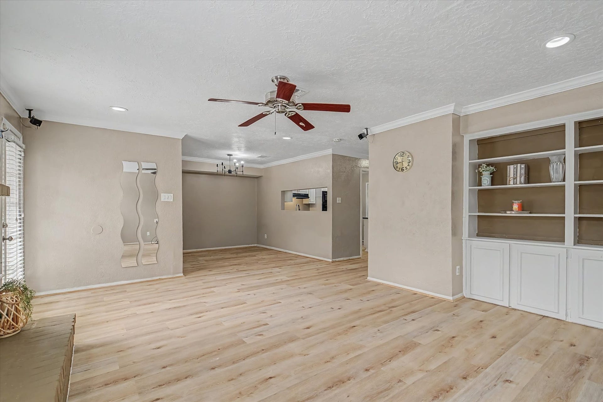 794 Thicket Lane, Houston, TX 77079 Another angle of the living room also showcasing the breakfast room.