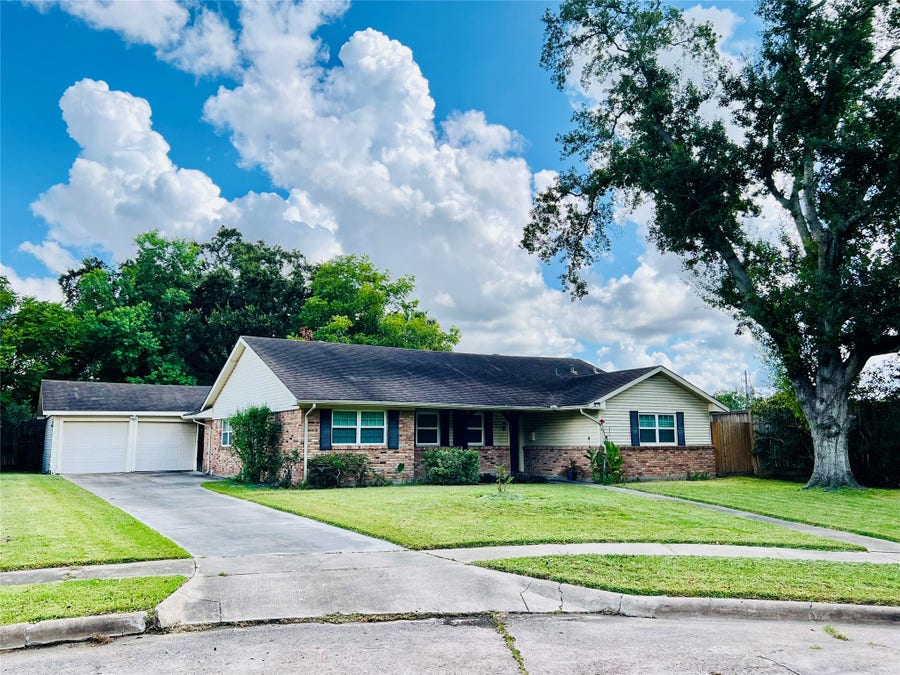 Property photo for 5118 Lymbar Drive, Houston, TX