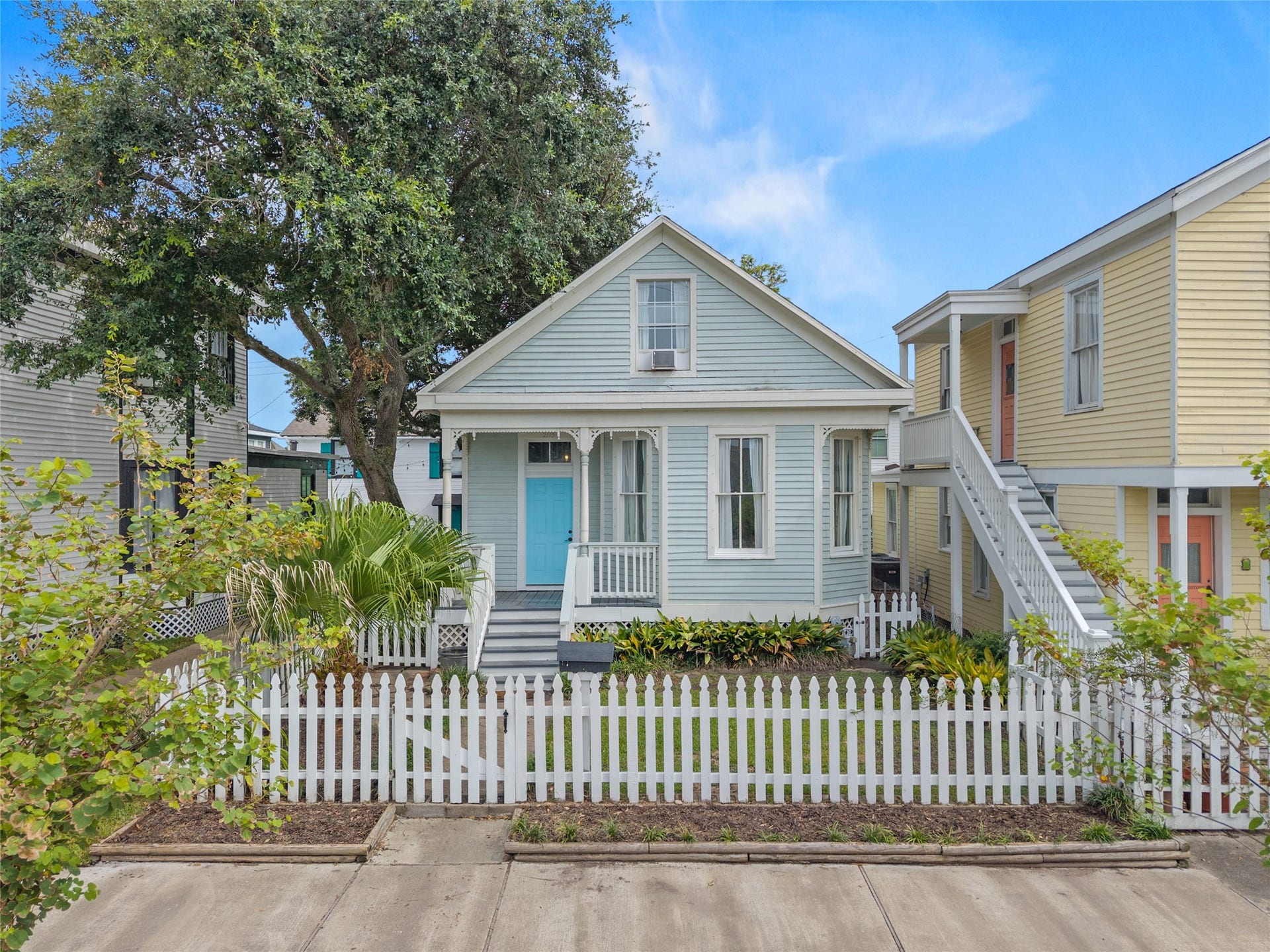 2115 Avenue O 1/2, Galveston, TX 77550 2115 Avenue O 1/2, Galveston, TX 77550