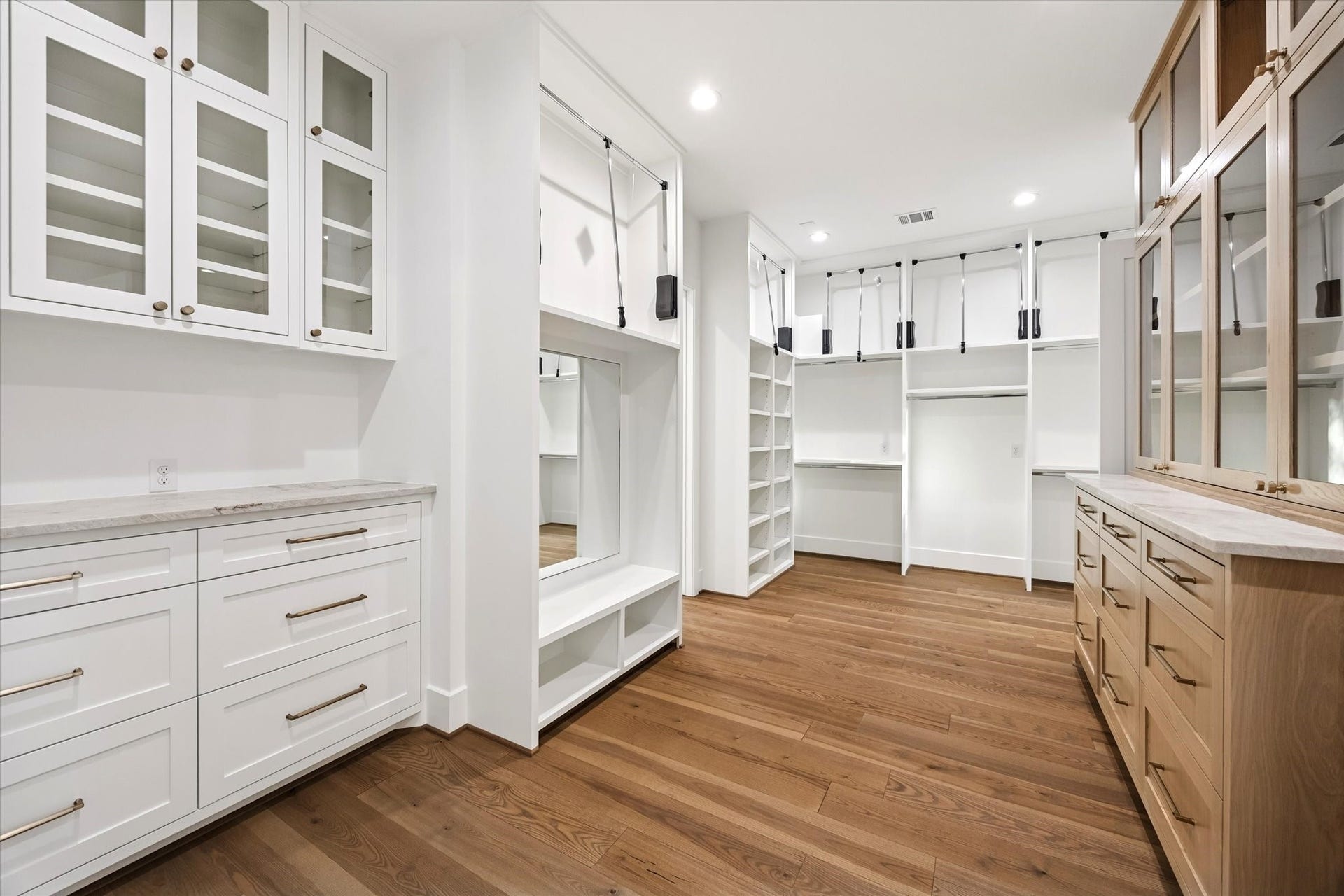 320 W 32nd Street, Houston, TX 77018 Custom built ins, abundant hanging space, and integrated drawers create a true dressing room experience. Wide circulation paths and a dedicated seating niche support easy organization and everyday use. **Previous build by Arch Angelo**
