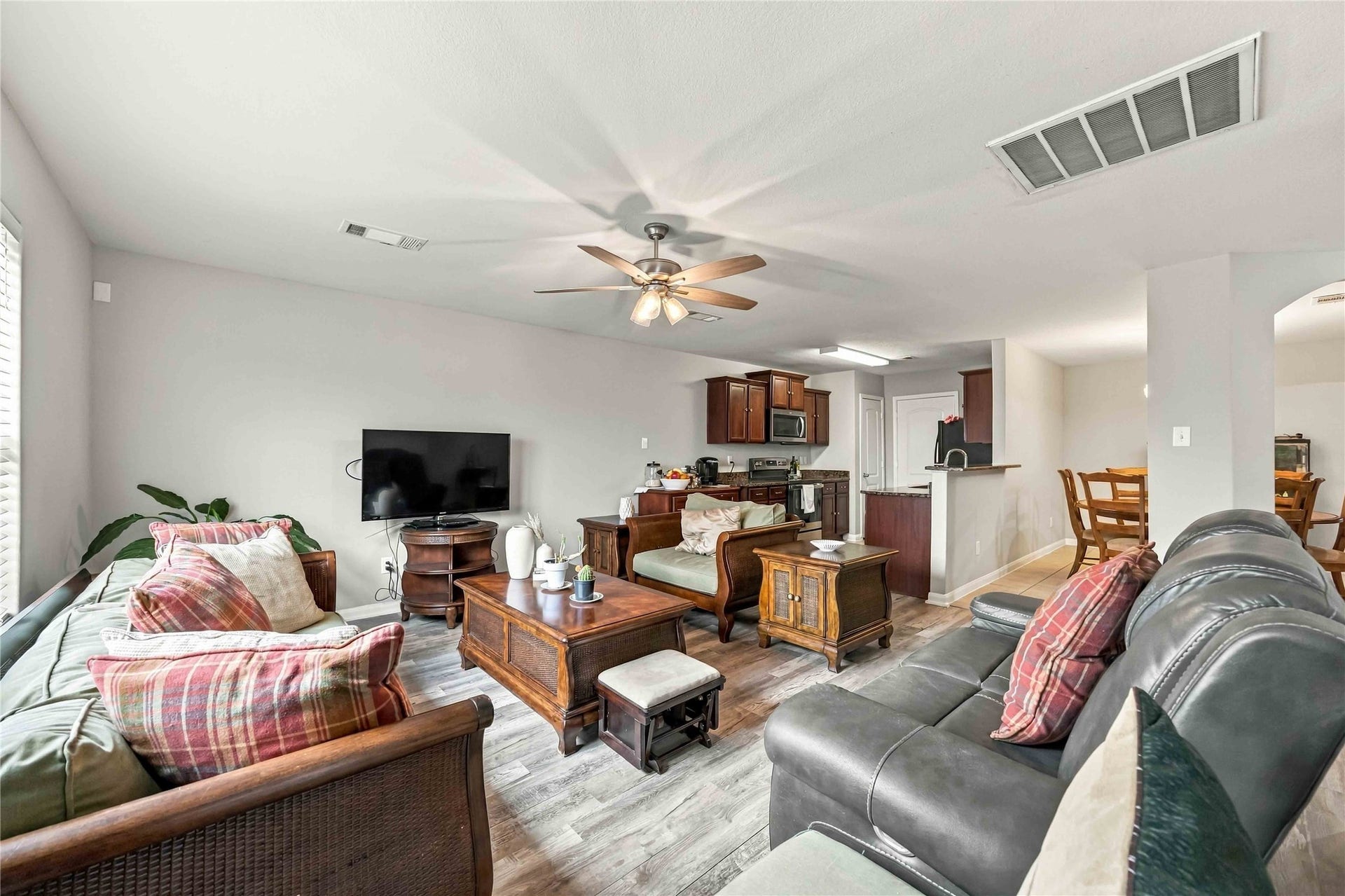 9415 Grand Spark Drive, Rosharon, TX 77583 9415 Grand Spark Drive, Rosharon, TX 77583