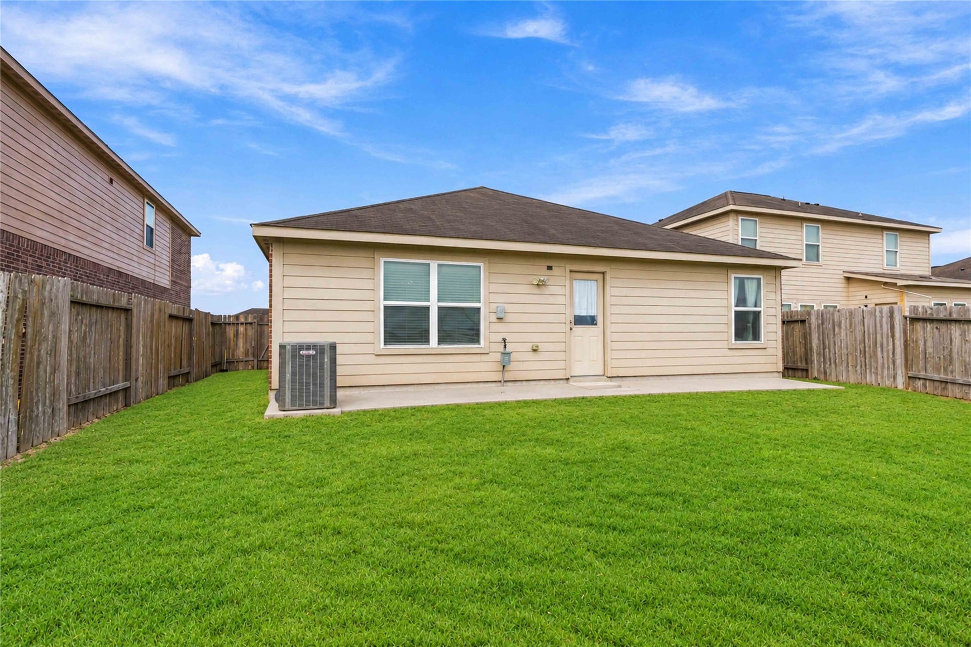 9415 Grand Spark Drive, Rosharon, TX 77583 9415 Grand Spark Drive, Rosharon, TX 77583