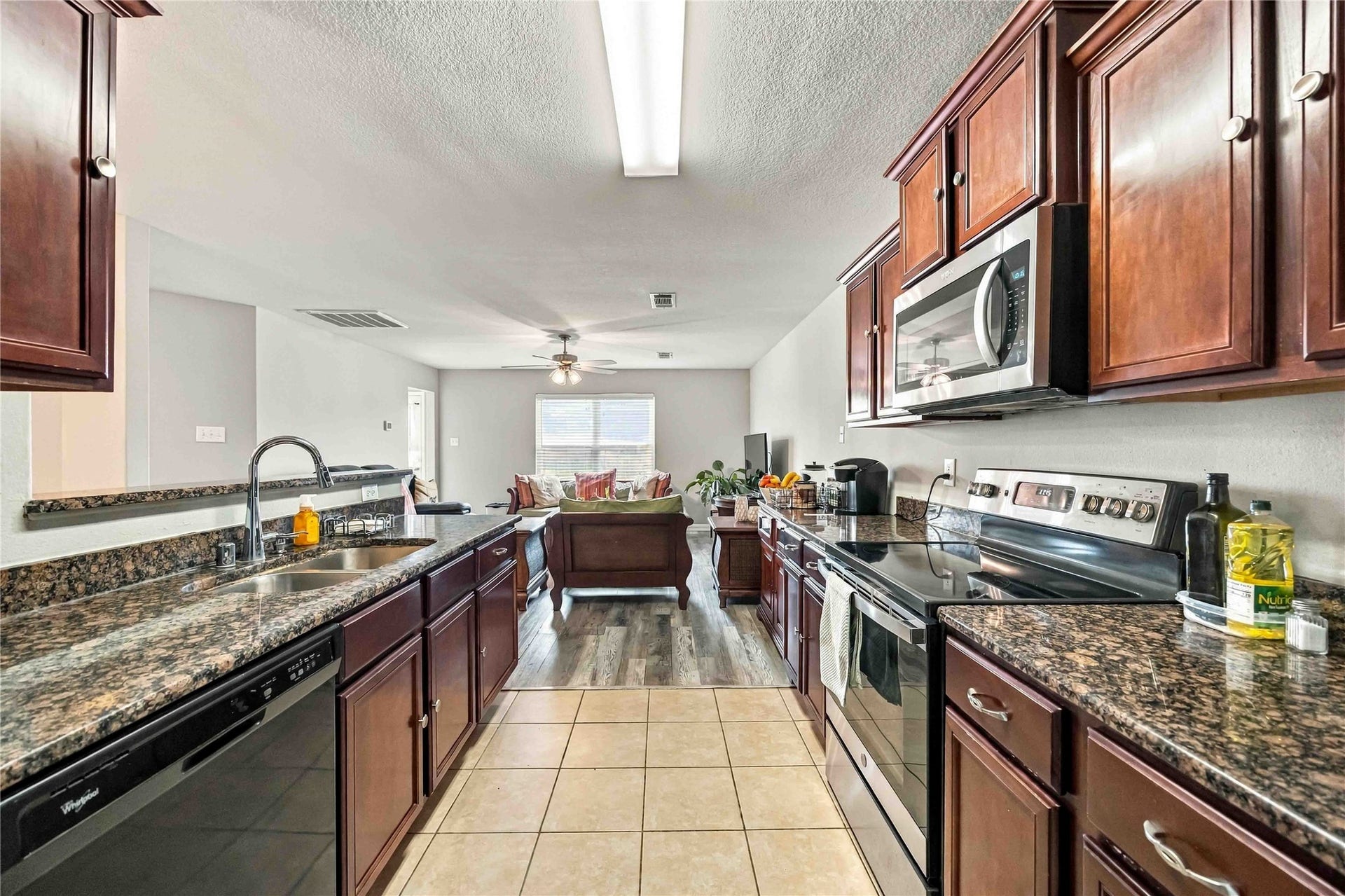 9415 Grand Spark Drive, Rosharon, TX 77583 9415 Grand Spark Drive, Rosharon, TX 77583