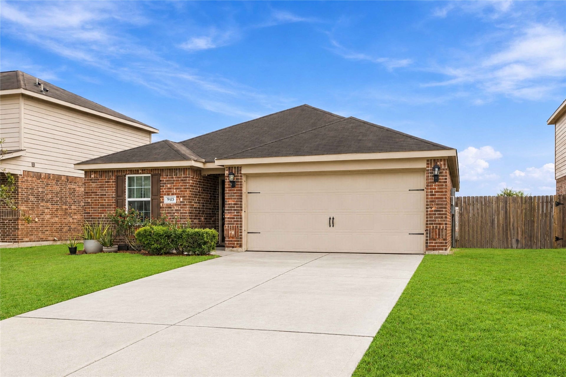 9415 Grand Spark Drive, Rosharon, TX 77583 9415 Grand Spark Drive, Rosharon, TX 77583