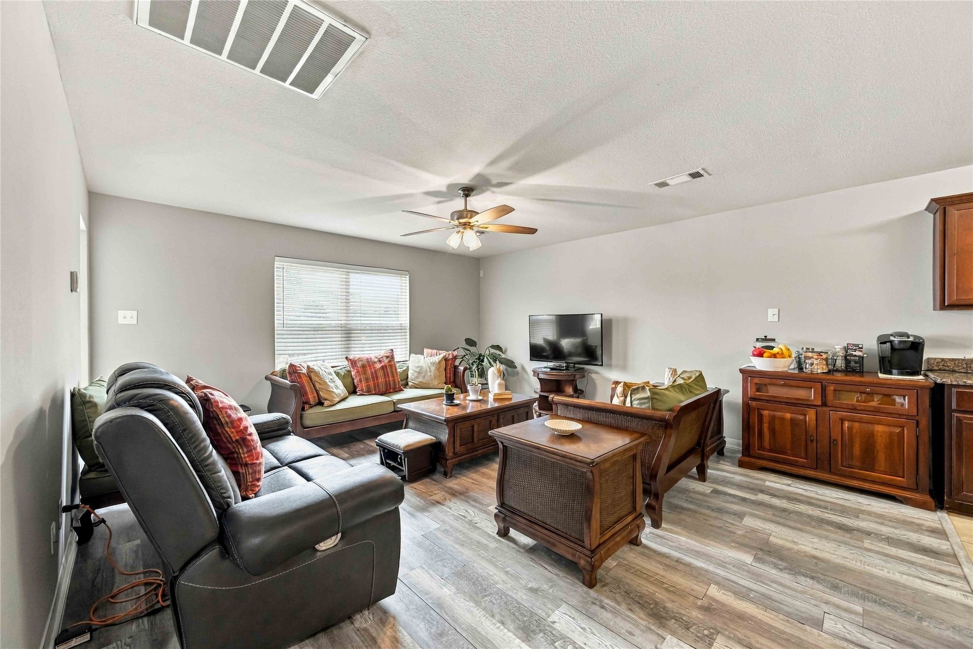 9415 Grand Spark Drive, Rosharon, TX 77583 9415 Grand Spark Drive, Rosharon, TX 77583